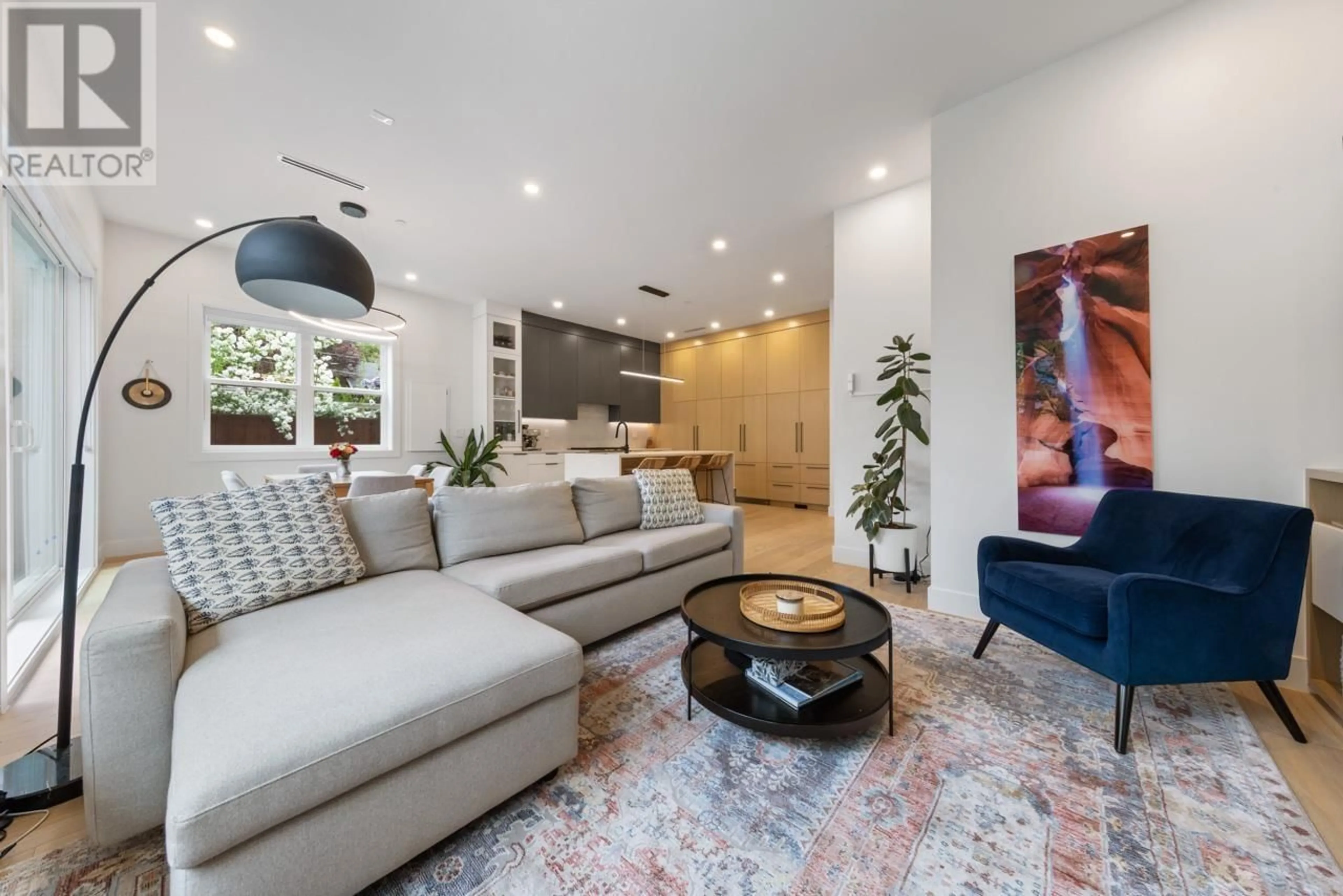 Living room with furniture, unknown for 2075 6TH AVENUE, Vancouver British Columbia V5N1P8