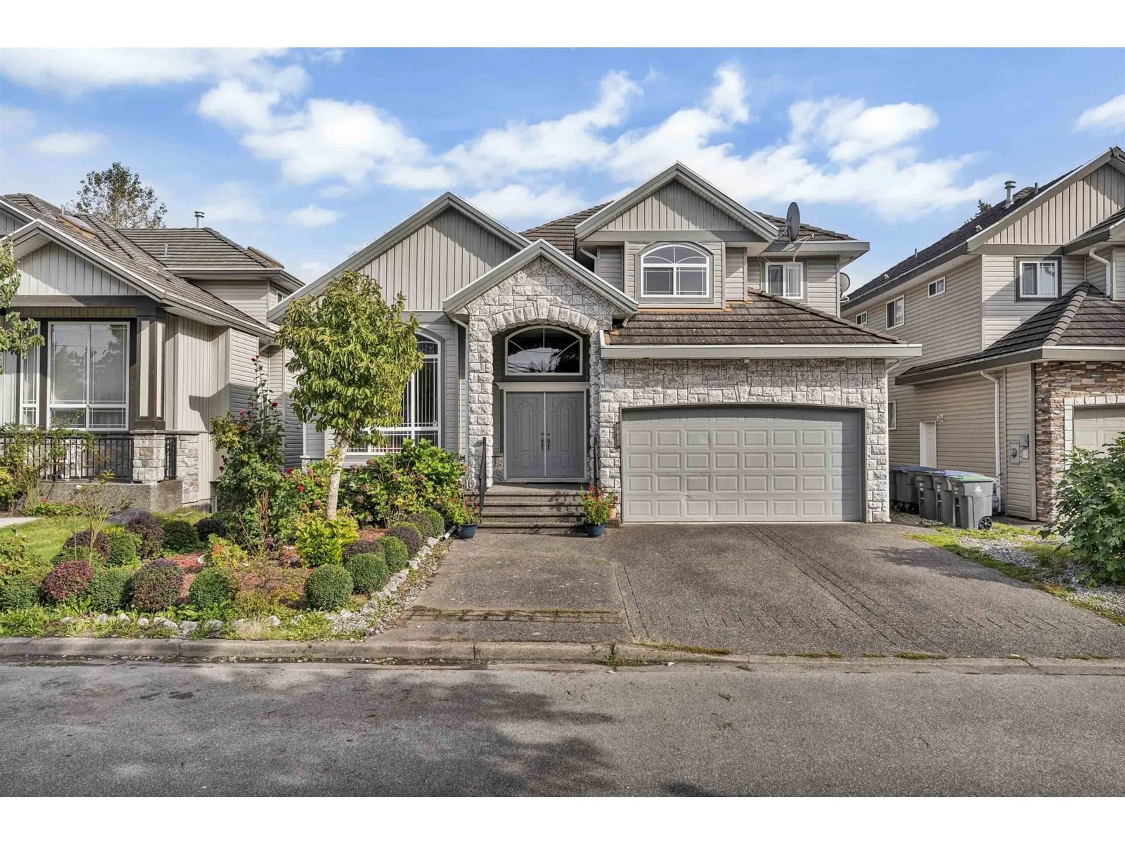 Home with vinyl exterior material, street for 8358 144, Surrey British Columbia V3W5T5
