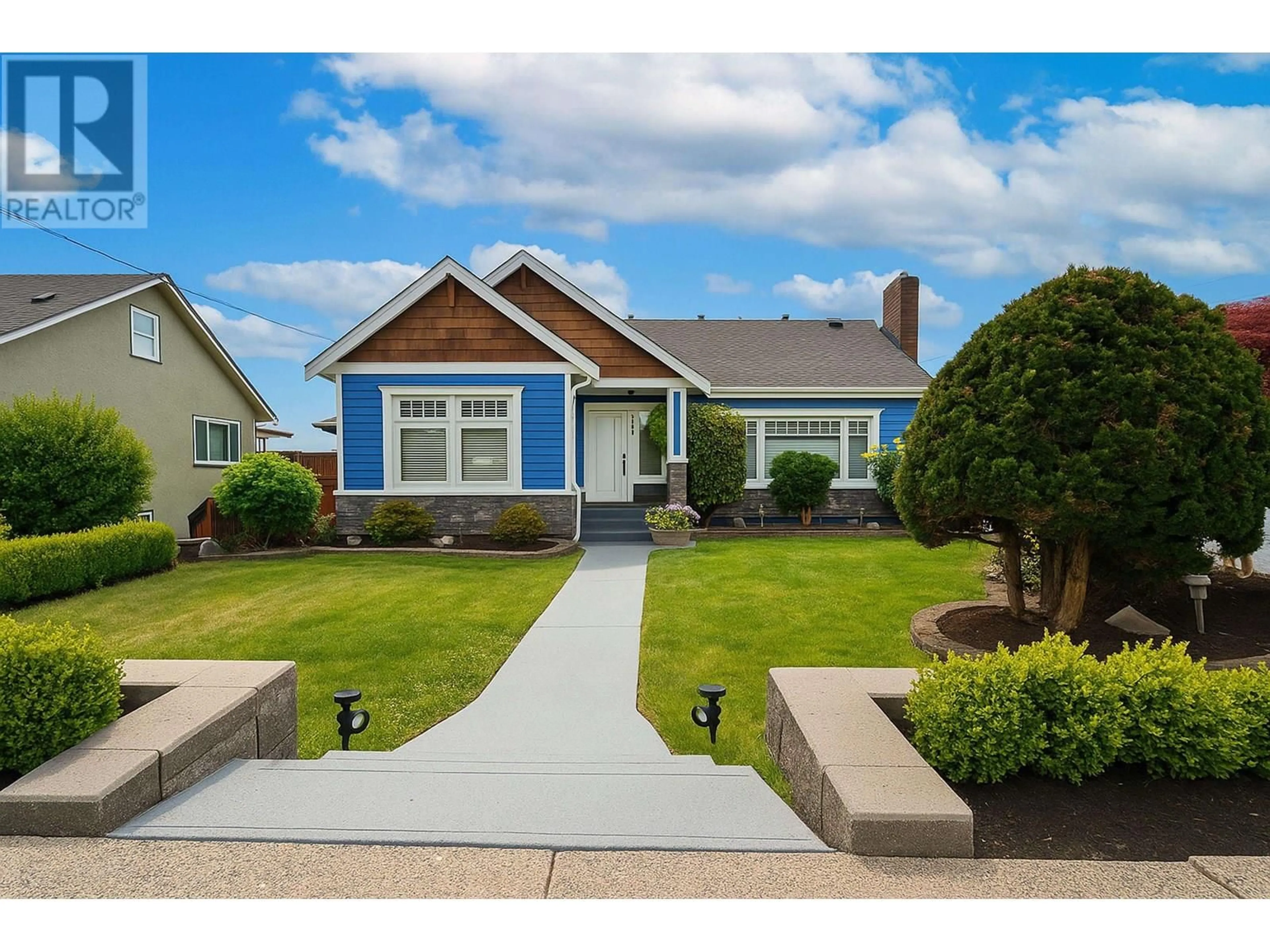 Home with vinyl exterior material, street for 1718 NANAIMO STREET, New Westminster British Columbia V3M2G6