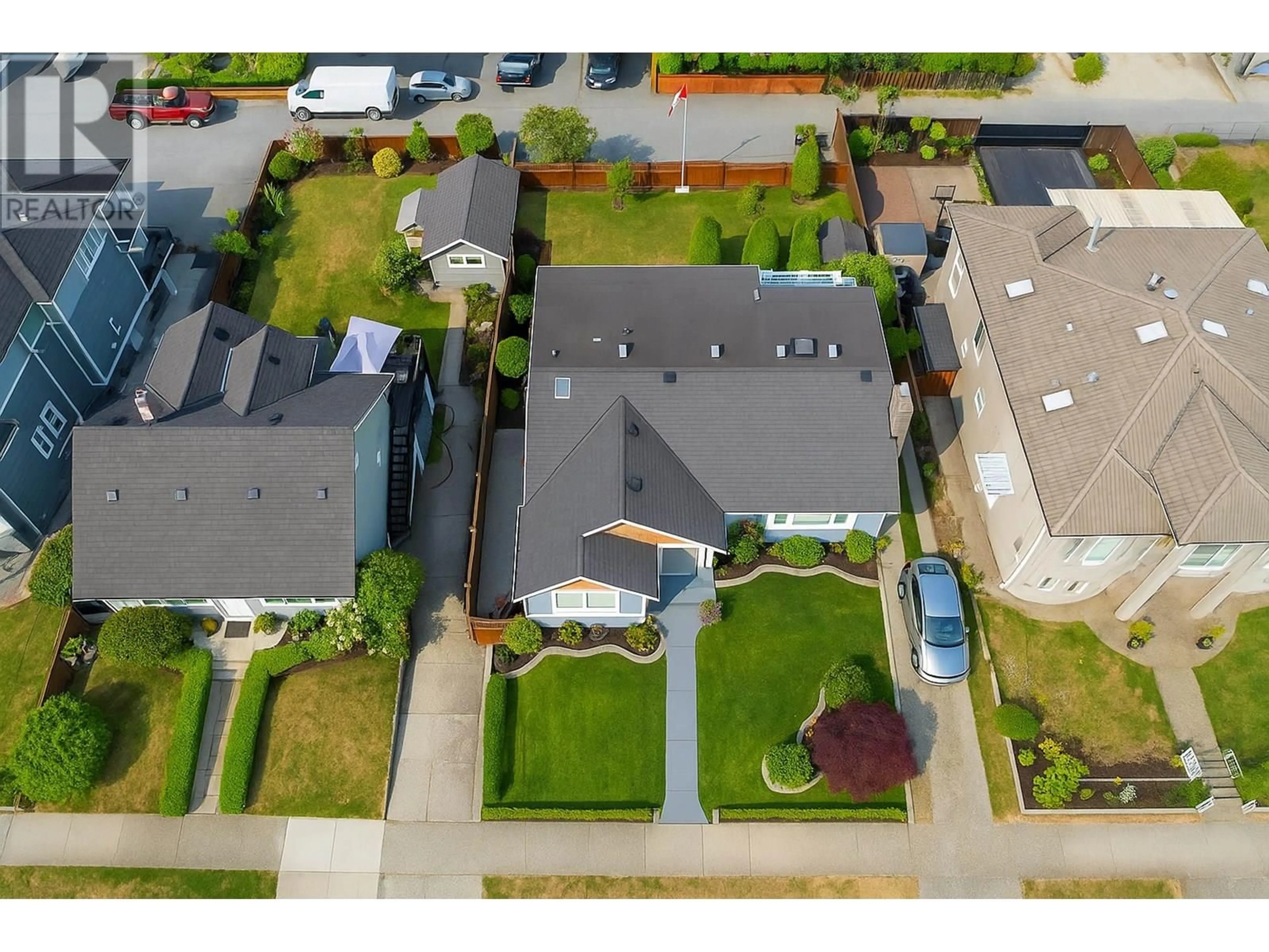 A pic from outside/outdoor area/front of a property/back of a property/a pic from drone, street for 1718 NANAIMO STREET, New Westminster British Columbia V3M2G6
