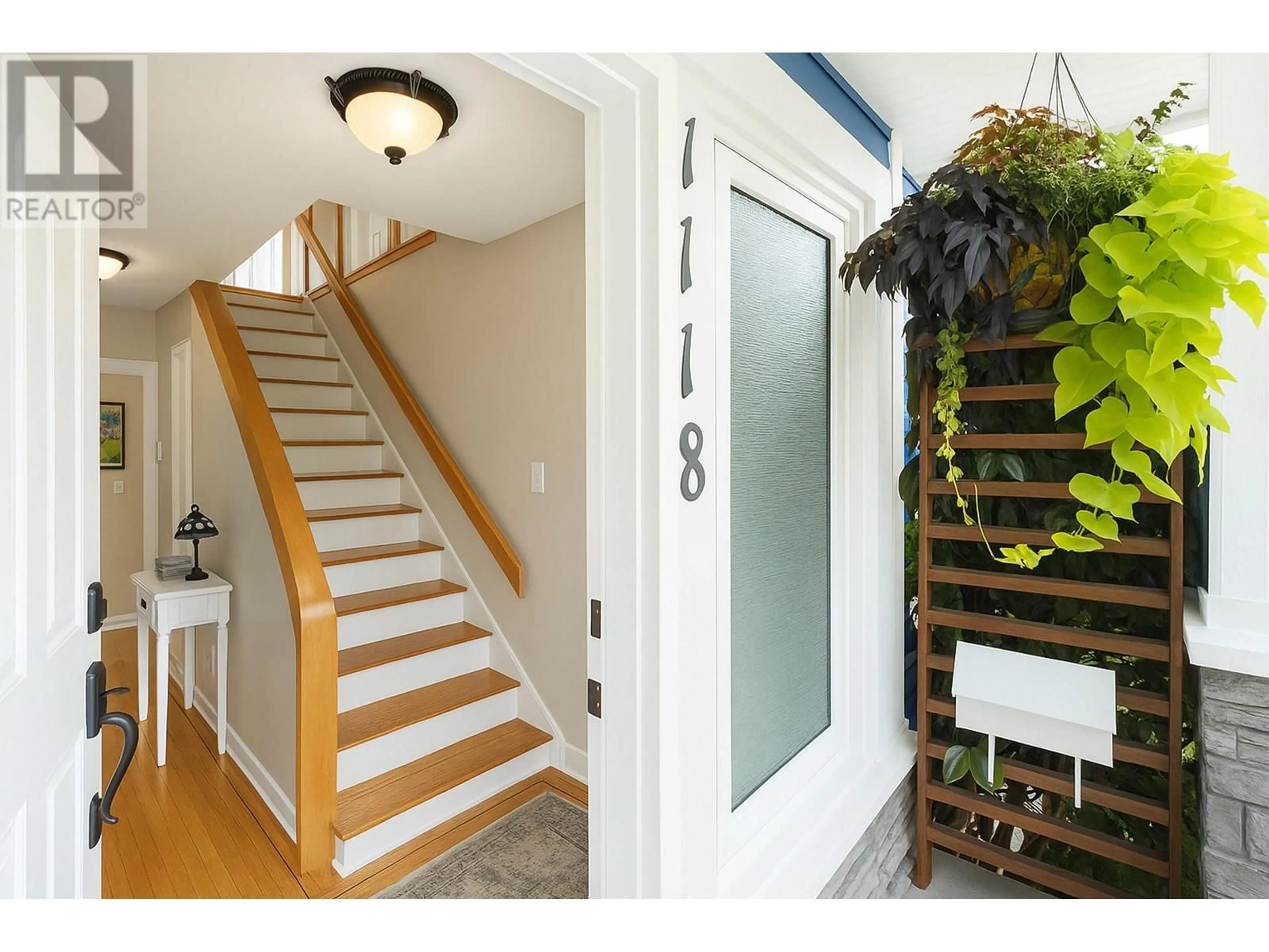 Indoor entryway for 1718 NANAIMO STREET, New Westminster British Columbia V3M2G6