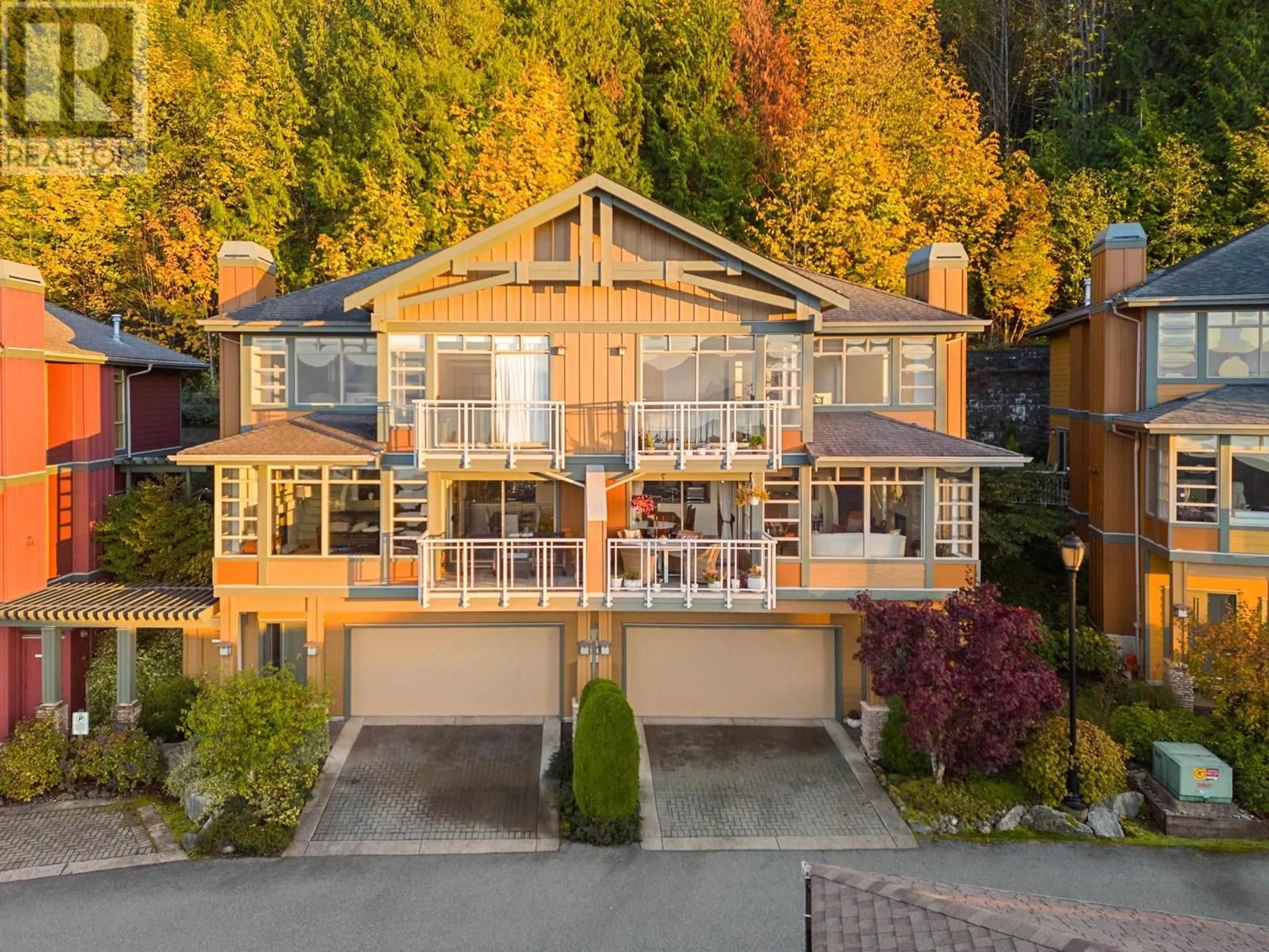 A pic from outside/outdoor area/front of a property/back of a property/a pic from drone, unknown for 8534 SEASCAPE COURT, West Vancouver British Columbia V7W3J7