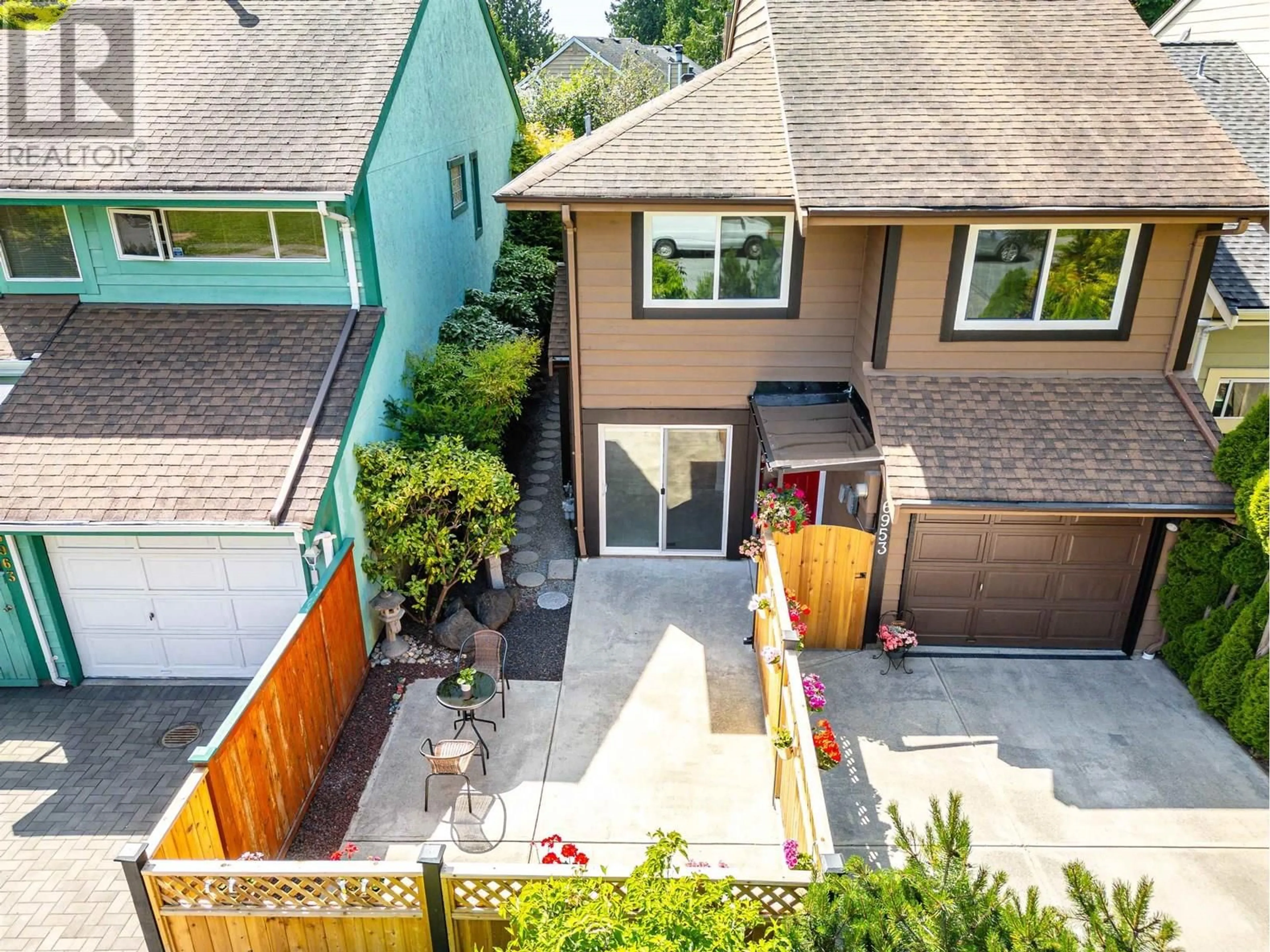 A pic from outside/outdoor area/front of a property/back of a property/a pic from drone, street for 6953 ARLINGTON STREET, Vancouver British Columbia V5S3P1