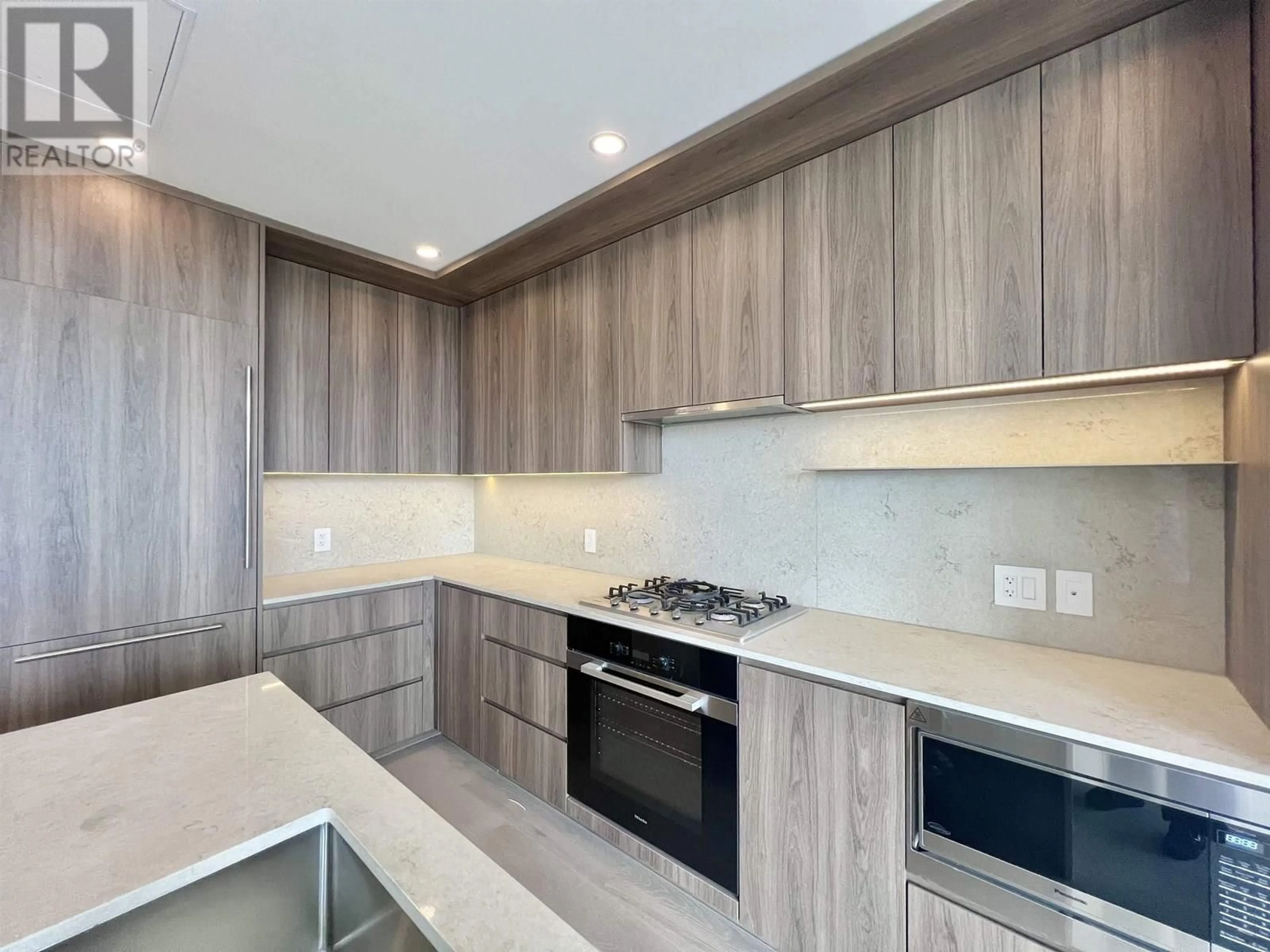Contemporary kitchen, unknown for 501 - 5212 CAMBIE STREET, Vancouver British Columbia V5Z2Z7