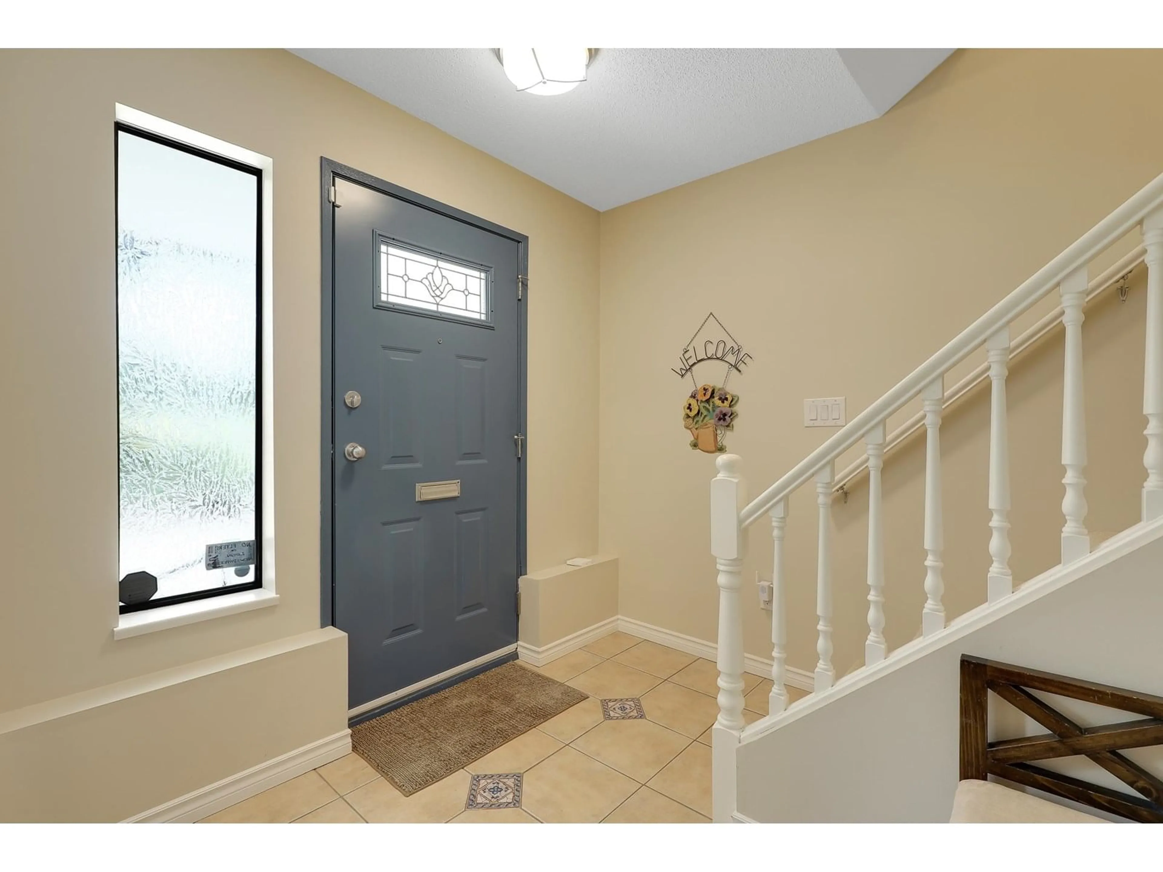 Indoor entryway for 8469 153A, Surrey British Columbia V3S6J2