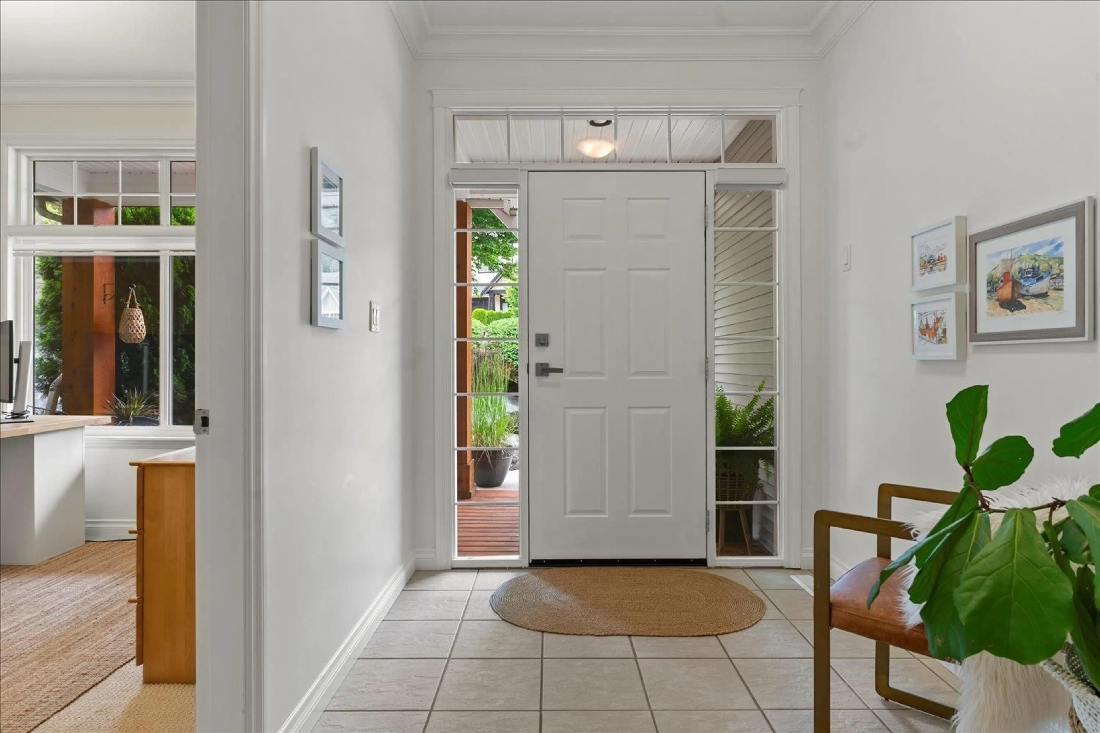 Indoor entryway for 36295 WESTMINSTER, Abbotsford British Columbia V3G3C7