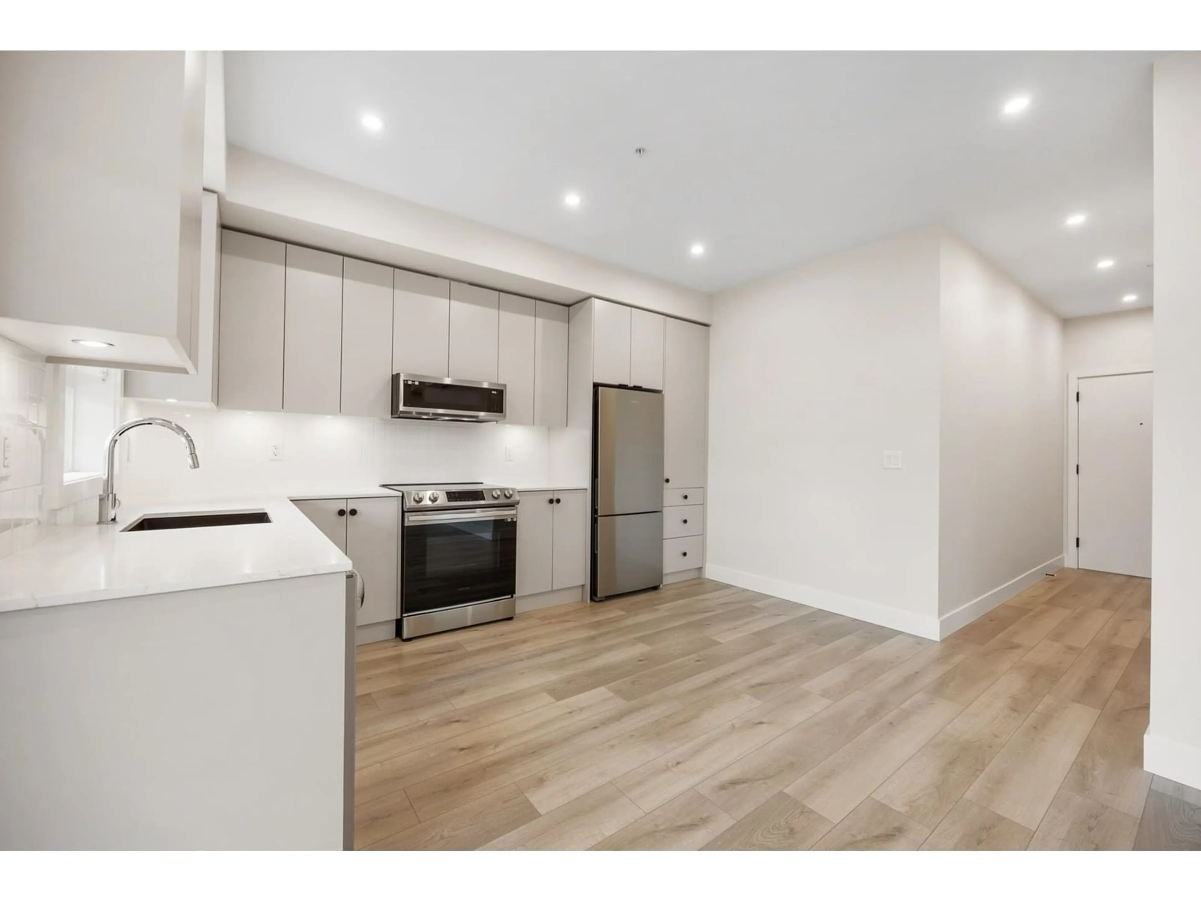 Open concept kitchen, wood/laminate floor for 412 - 45505 CAMPUS DRIVE, Chilliwack British Columbia V2R6L2