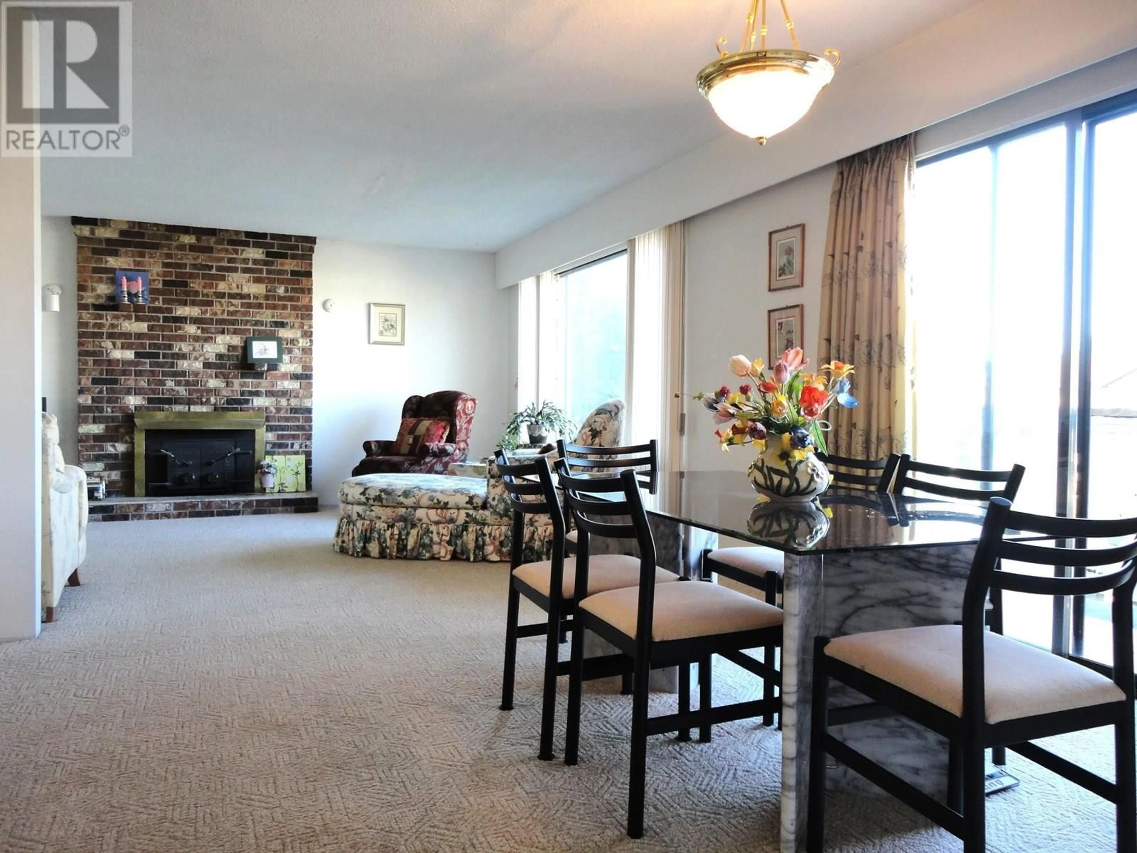 Living room with furniture, carpet floor for 10640 ANAHIM DRIVE, Richmond British Columbia V7A3C5