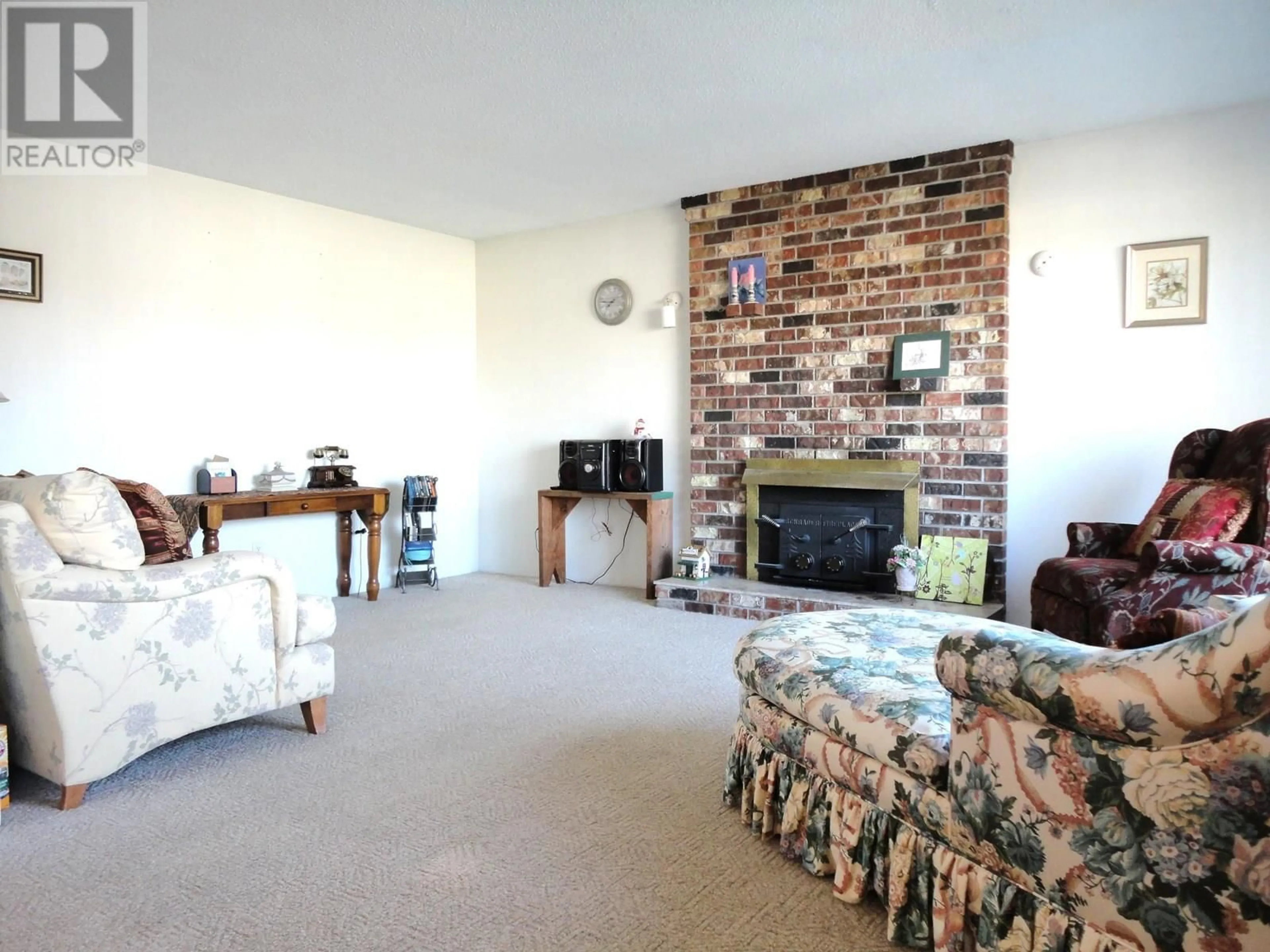 Living room with furniture, unknown for 10640 ANAHIM DRIVE, Richmond British Columbia V7A3C5