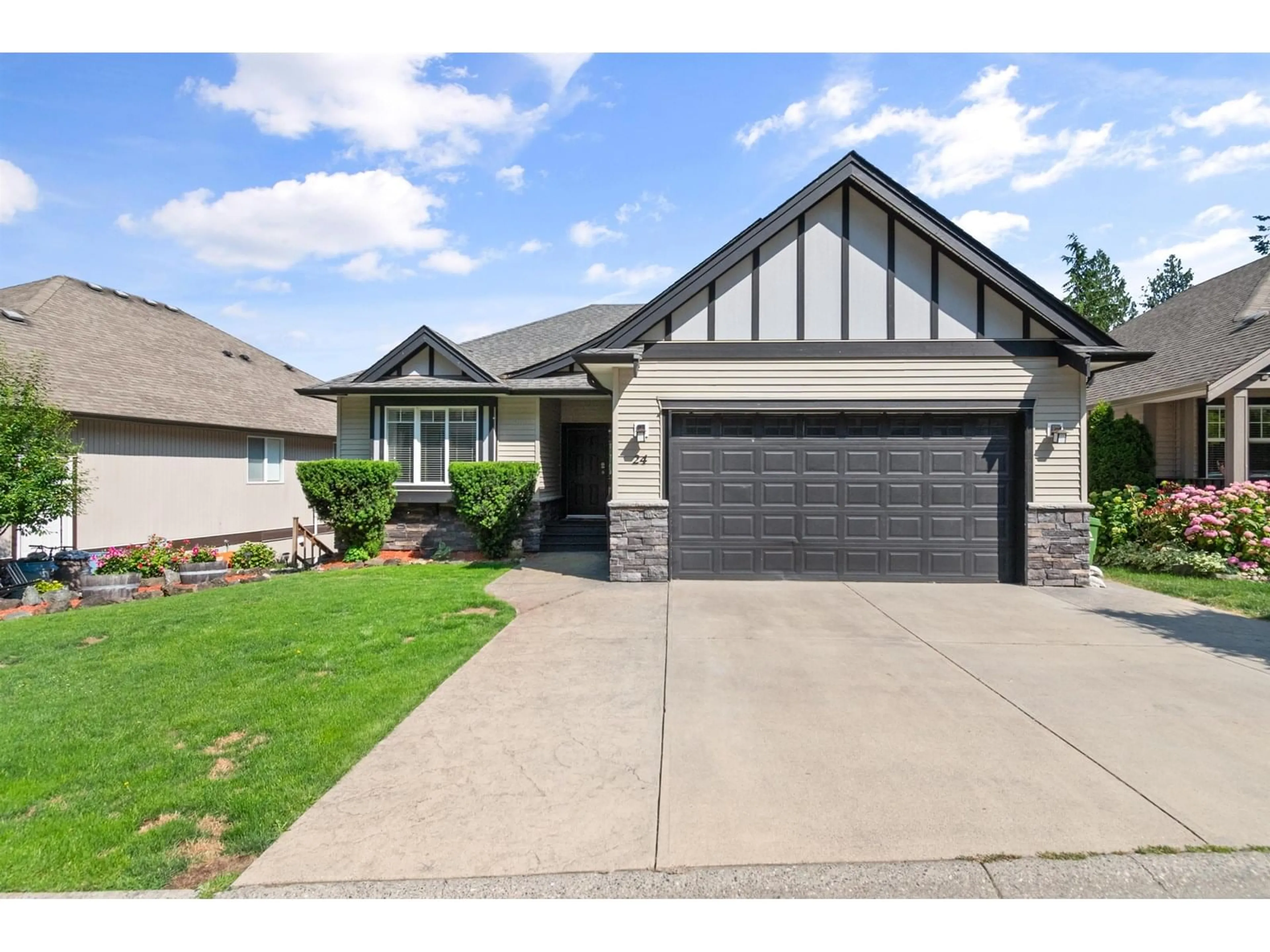Home with vinyl exterior material, street for 24 - 45957 SHERWOOD DRIVE, Chilliwack British Columbia V2R5Y2