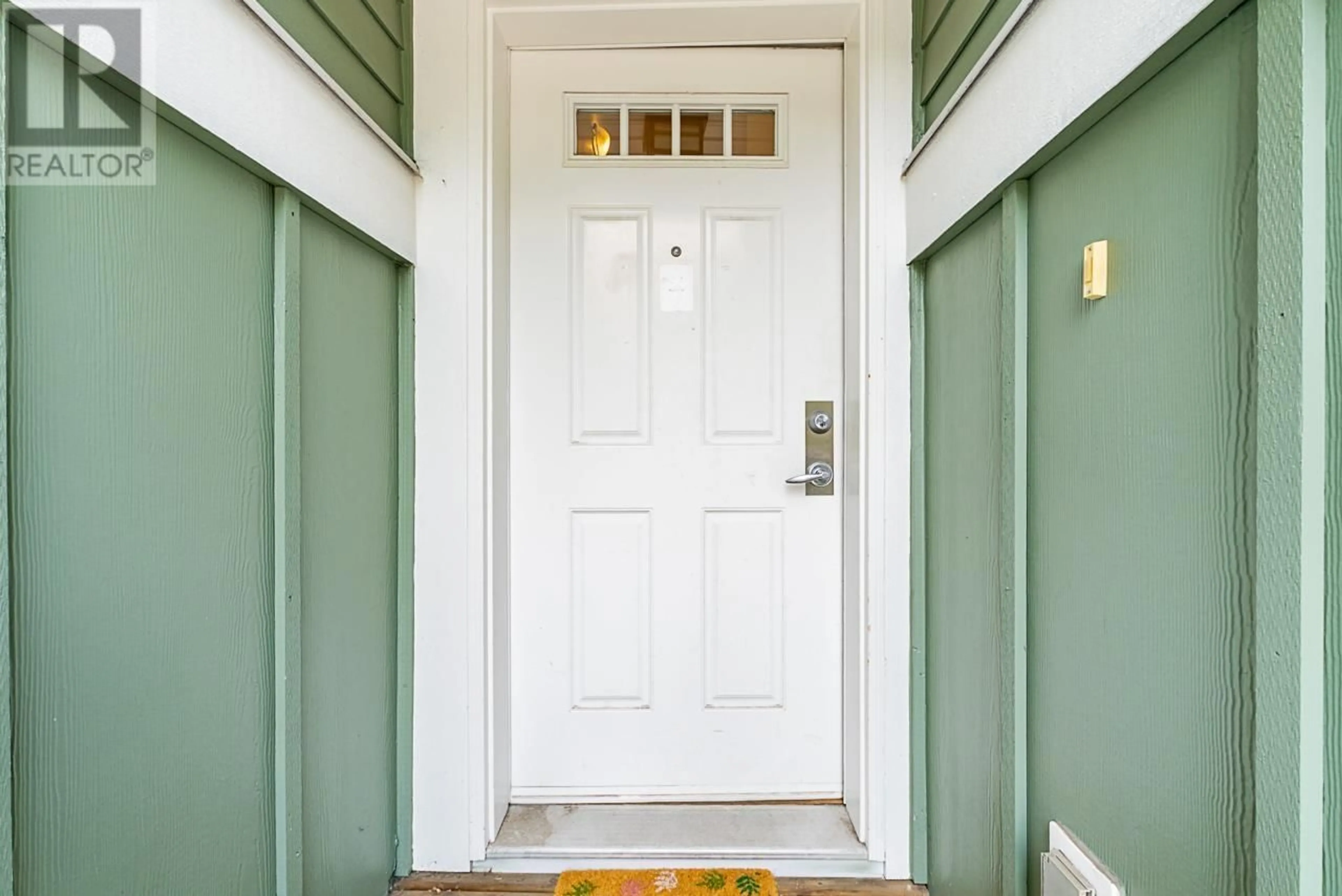 Indoor entryway for 18 - 935 EWEN AVENUE, New Westminster British Columbia V3M0A1