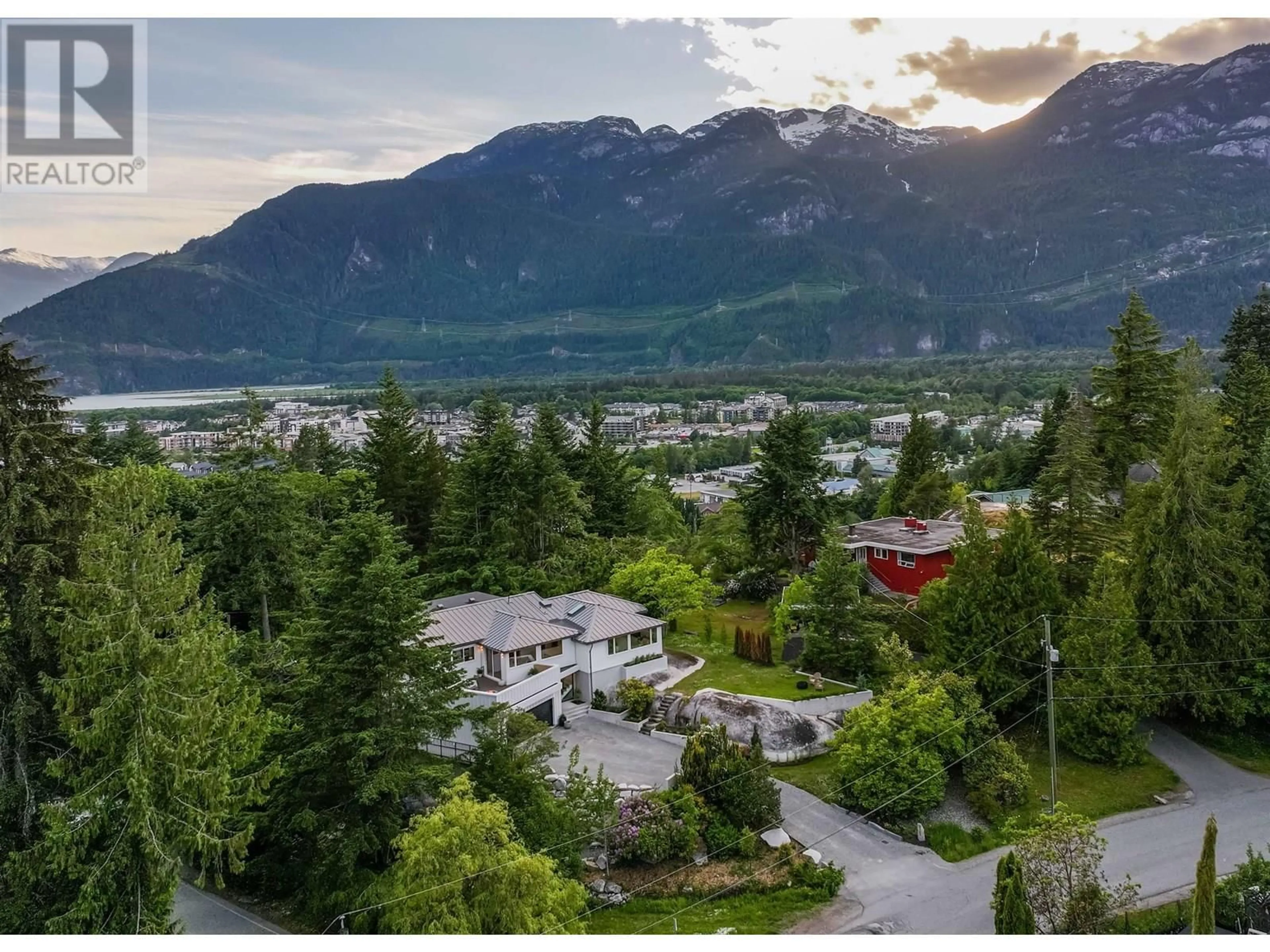 A pic from outside/outdoor area/front of a property/back of a property/a pic from drone, mountain view for 38243 VISTA CRESCENT, Squamish British Columbia V8B0X1