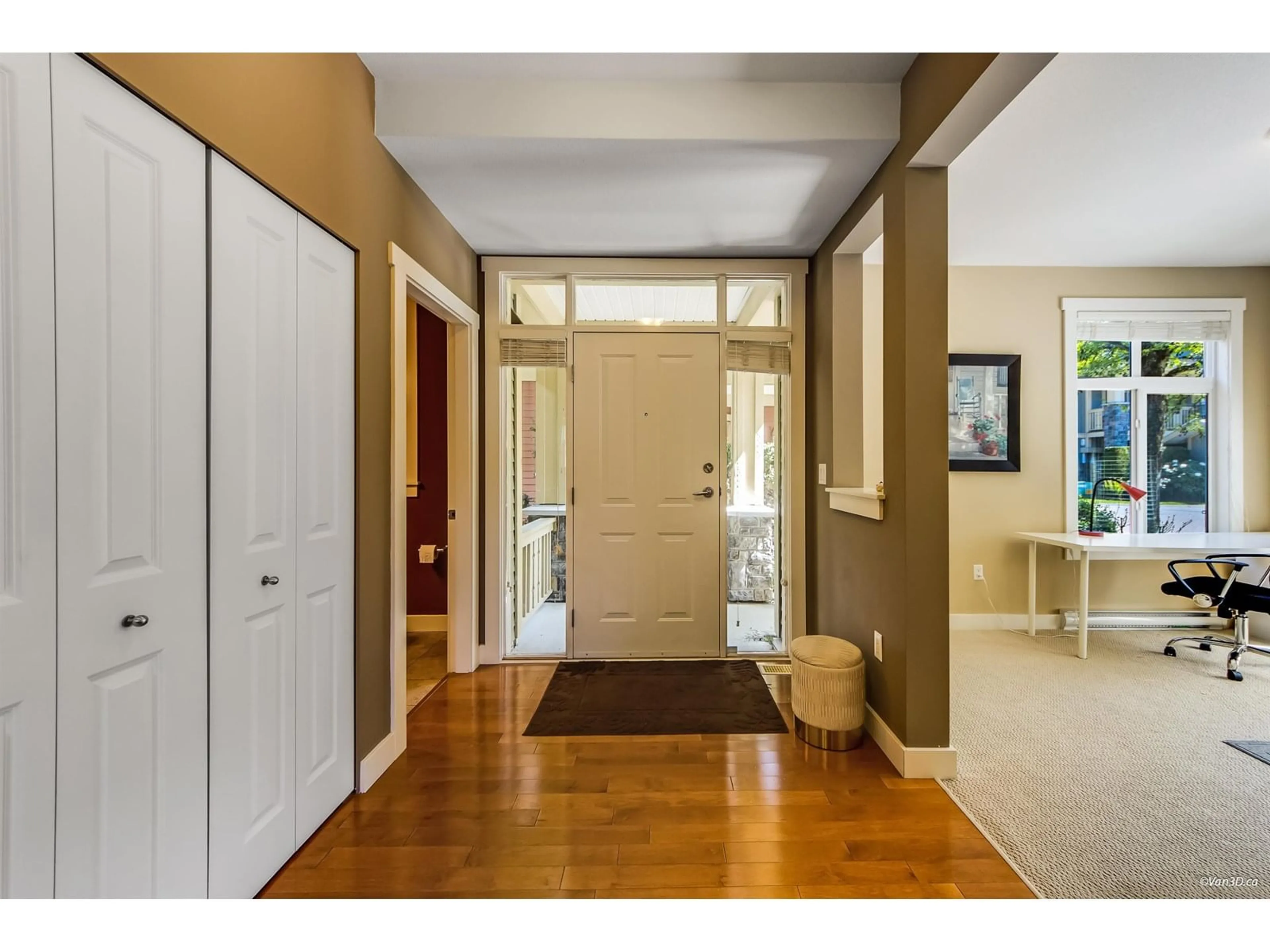 Indoor entryway for 7 - 15255 36, Surrey British Columbia V3Z0Y4