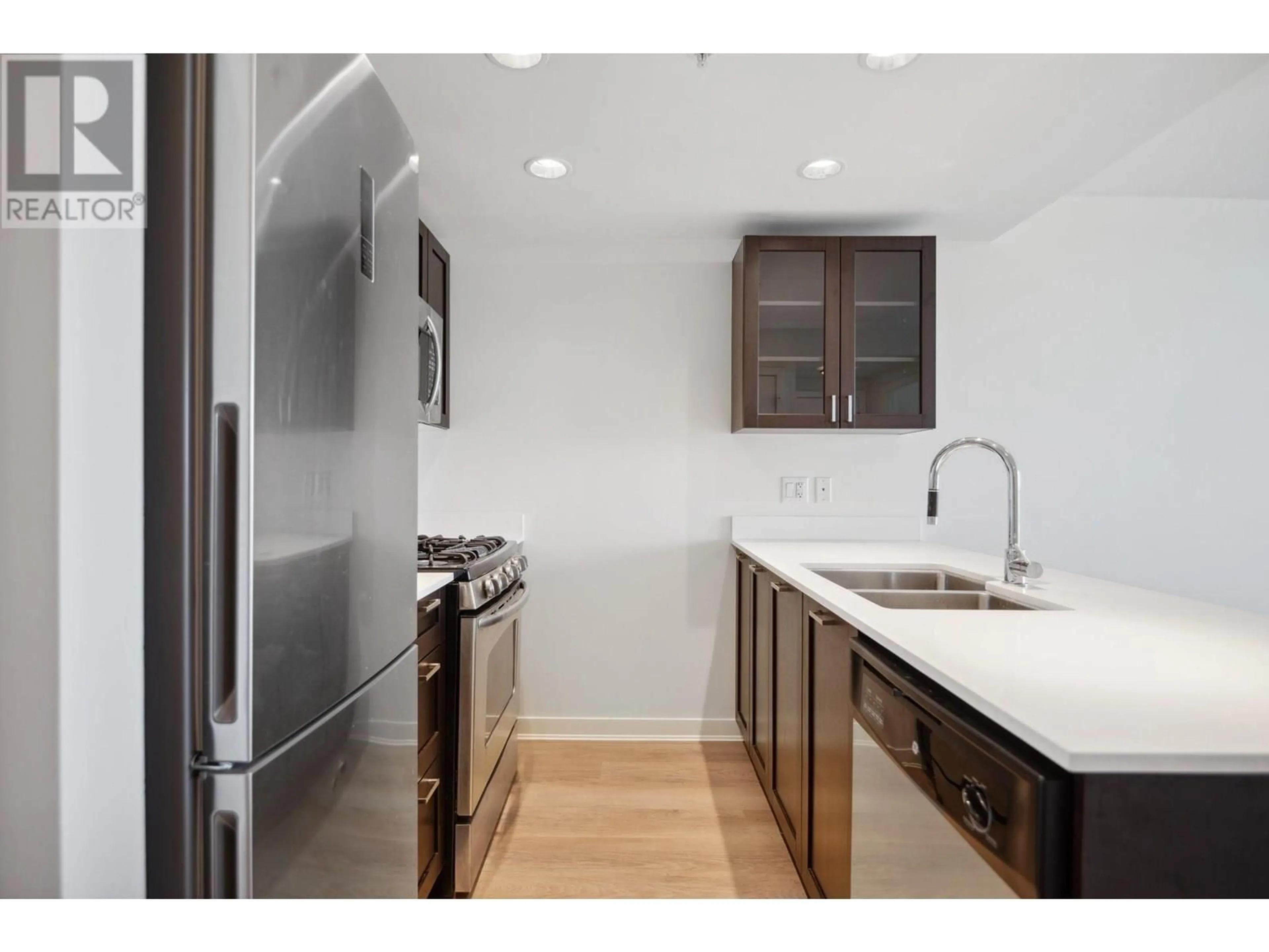 Standard kitchen, unknown for 813 - 4818 ELDORADO MEWS, Vancouver British Columbia V5R0B3