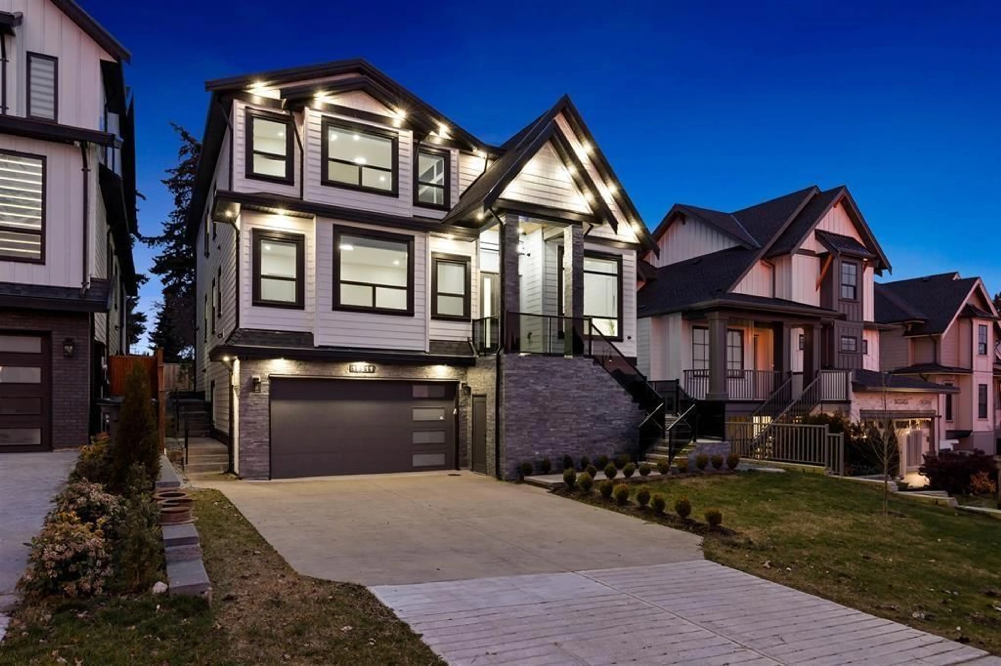 Home with vinyl exterior material, street for 16611 BELL, Surrey British Columbia V3S1H7