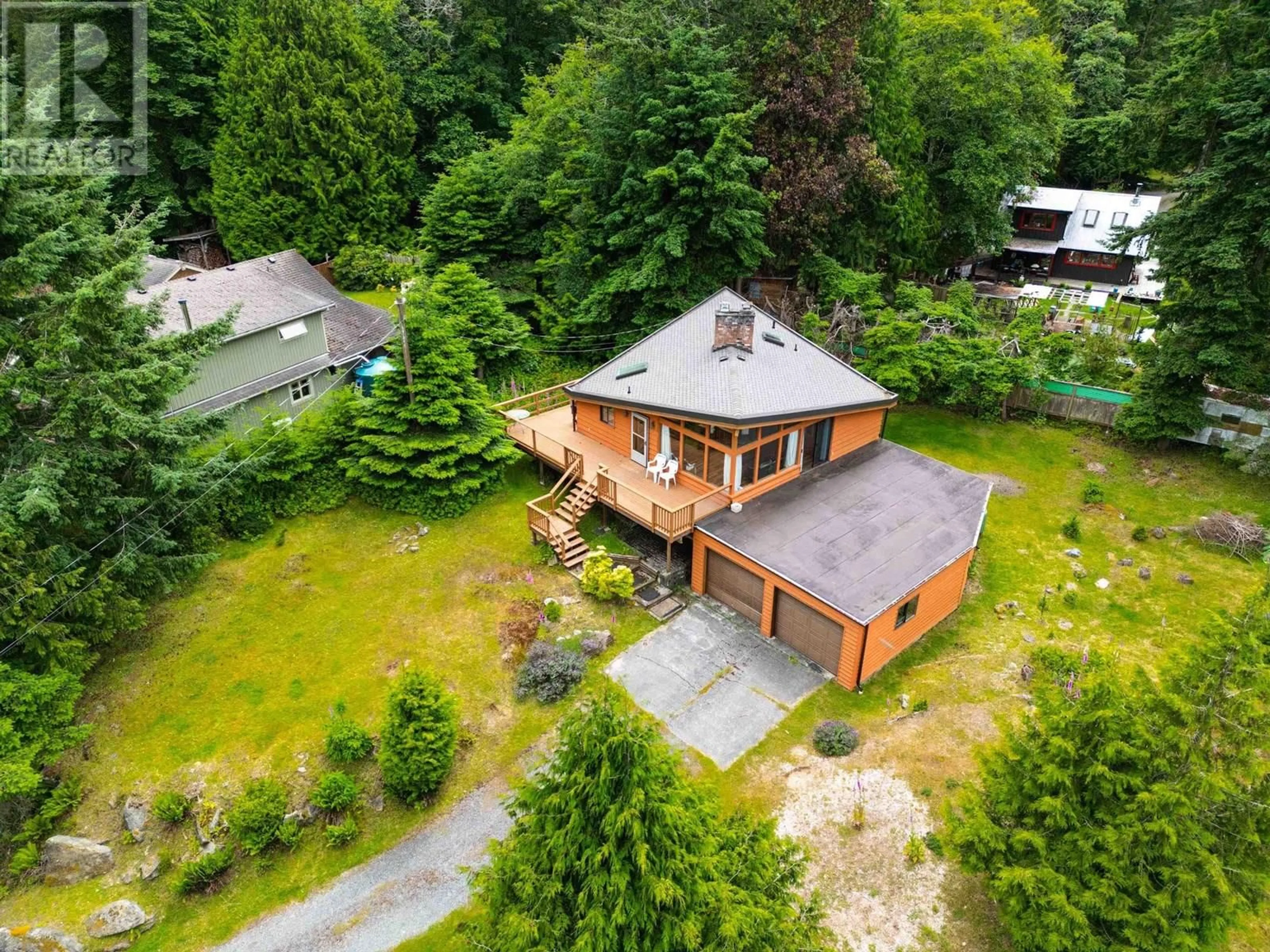 A pic from outside/outdoor area/front of a property/back of a property/a pic from drone, building for 556 BAYVIEW DRIVE, Mayne Island British Columbia V0N2J1