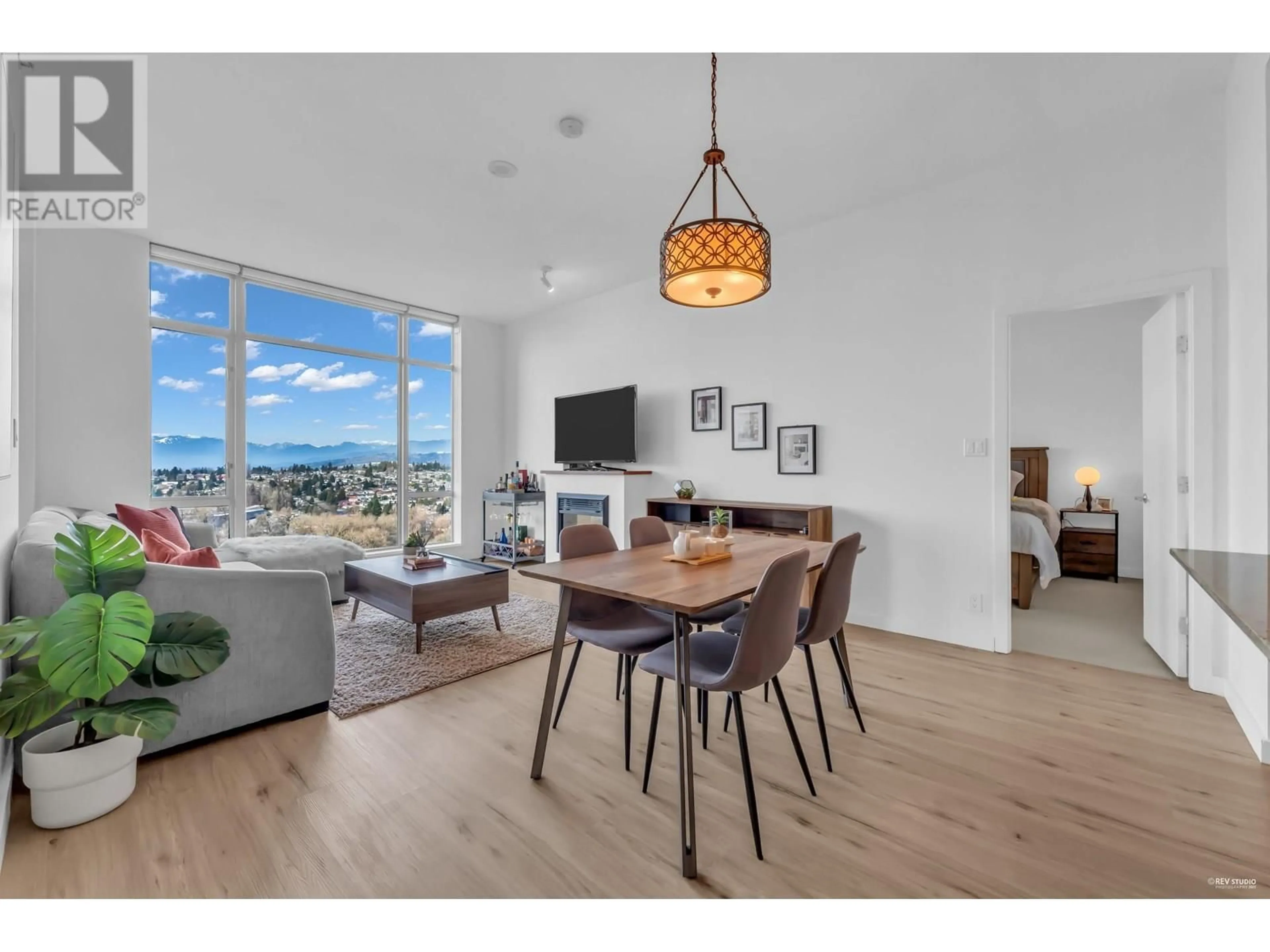 Living room with furniture, wood/laminate floor for 2706 - 280 ROSS DRIVE, New Westminster British Columbia V3L0C2