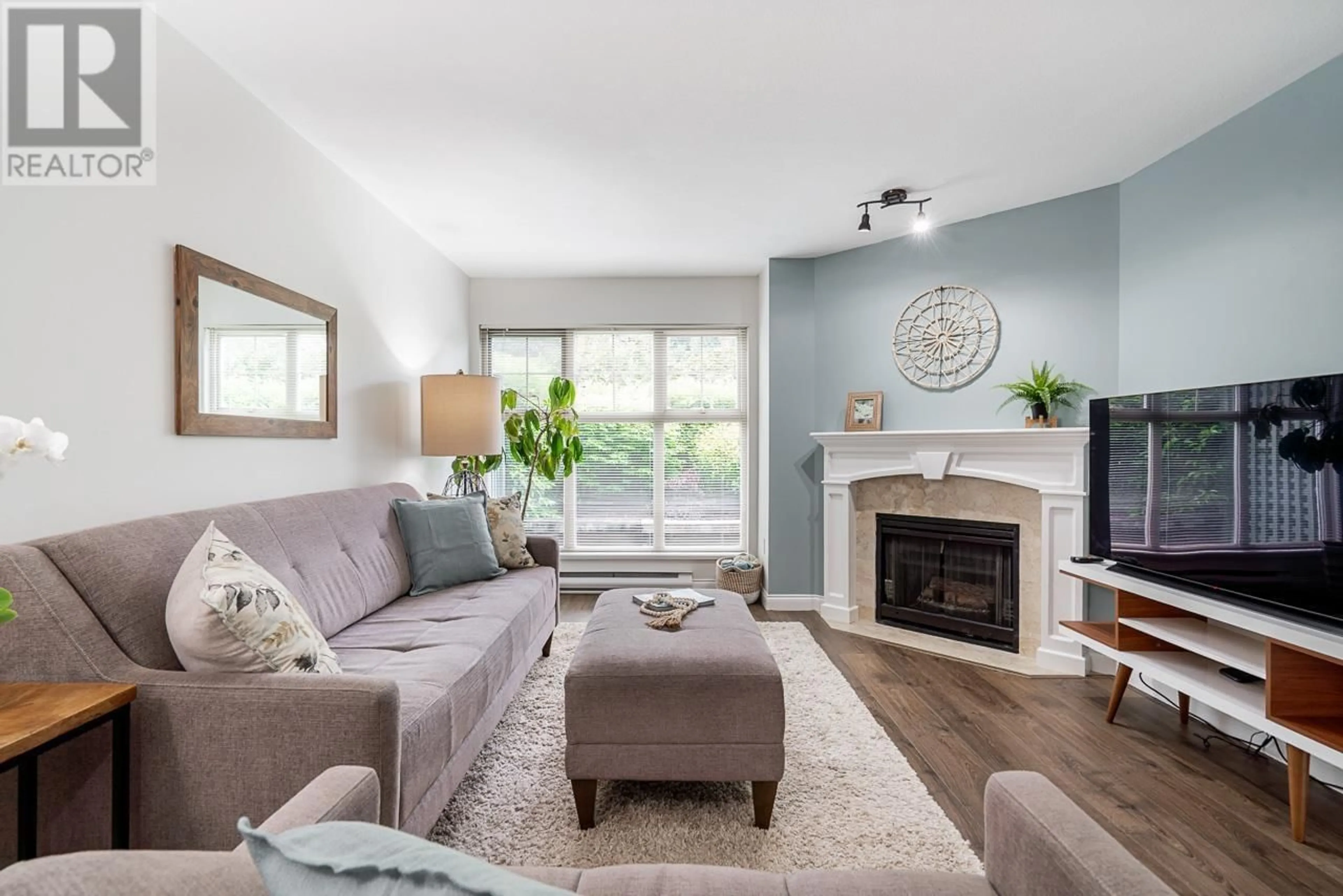 Living room with furniture, wood/laminate floor for 56 - 65 FOXWOOD DRIVE, Port Moody British Columbia V3H4Z5
