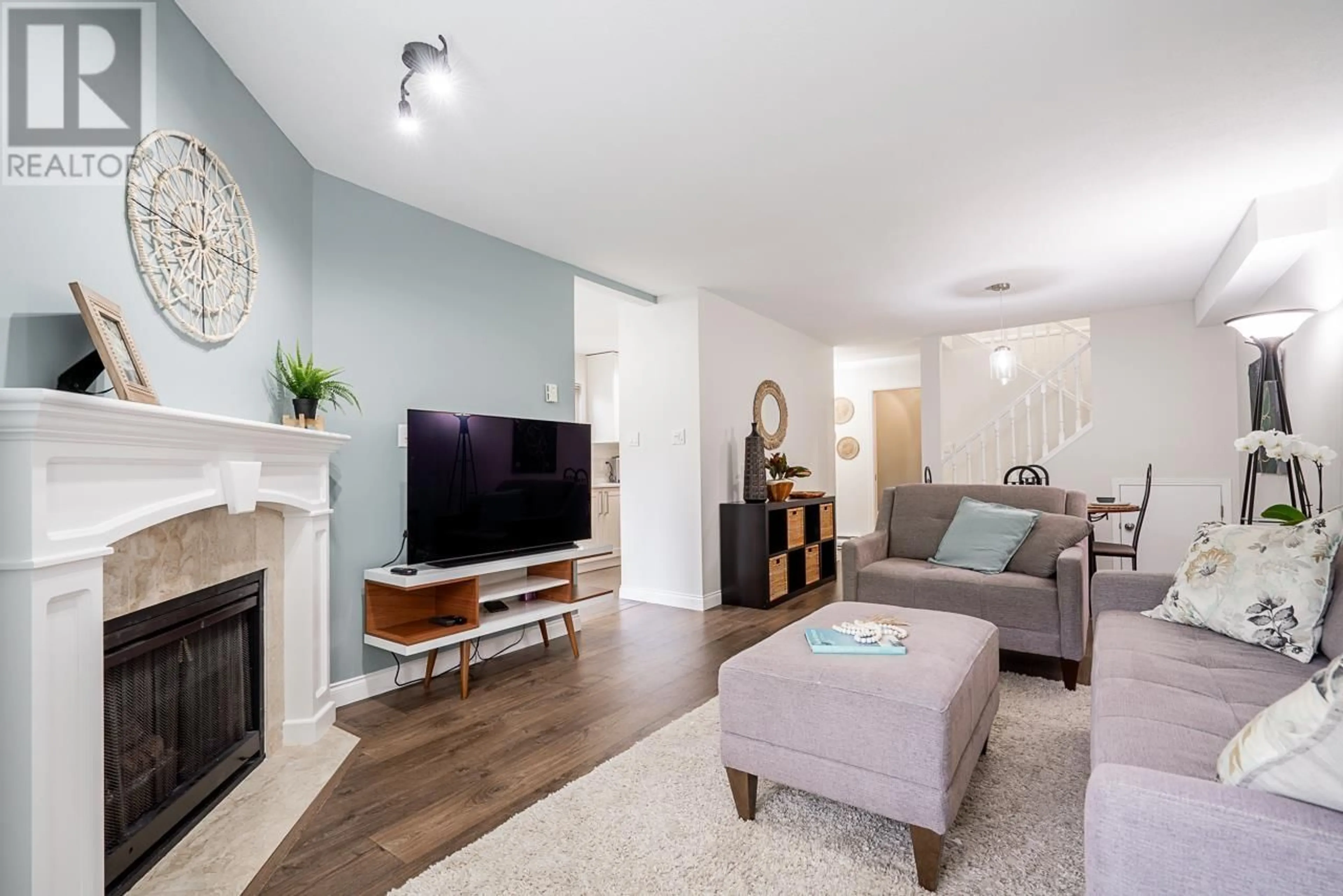 Living room with furniture, wood/laminate floor for 56 - 65 FOXWOOD DRIVE, Port Moody British Columbia V3H4Z5