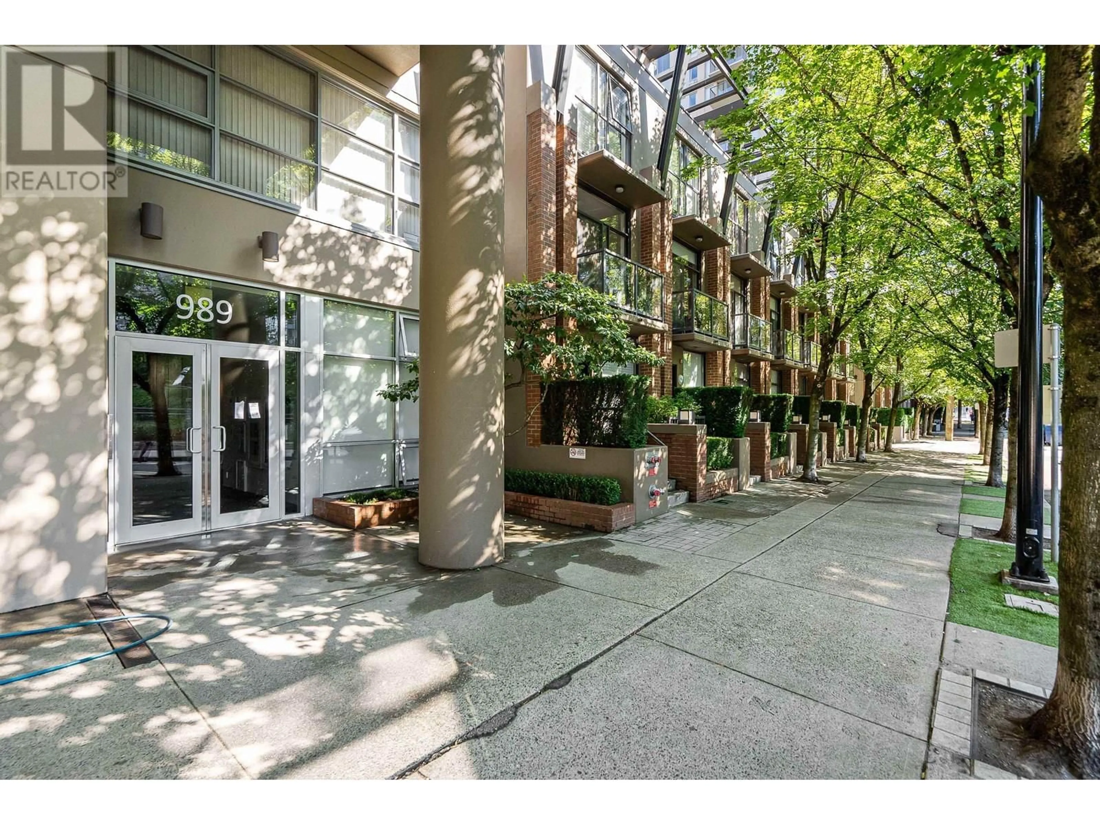 Indoor foyer for 1808 - 989 BEATTY STREET, Vancouver British Columbia V6Z3C2