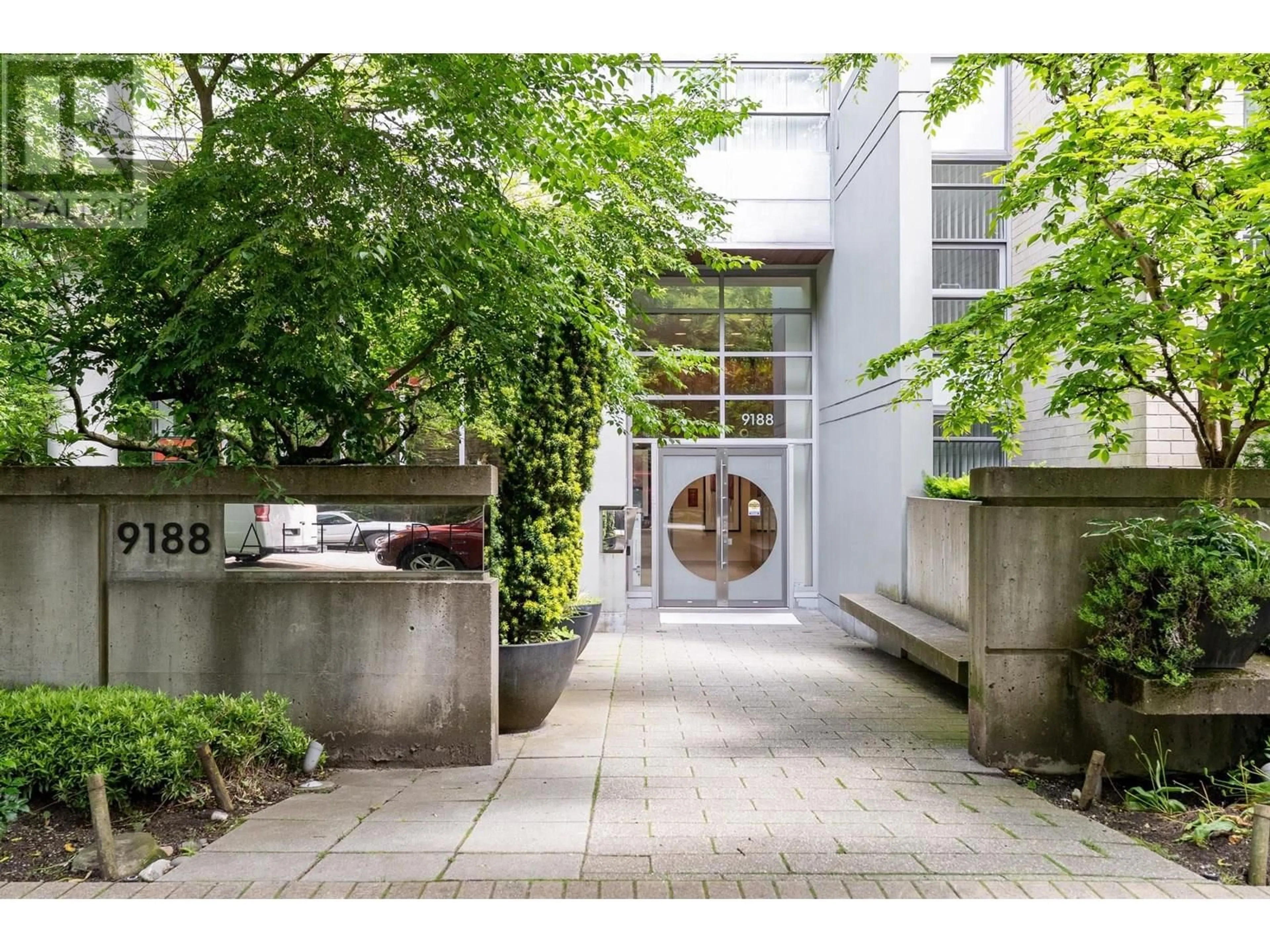 Indoor foyer for 1006 - 9188 UNIVERSITY CRESCENT, Burnaby British Columbia V5A0A5