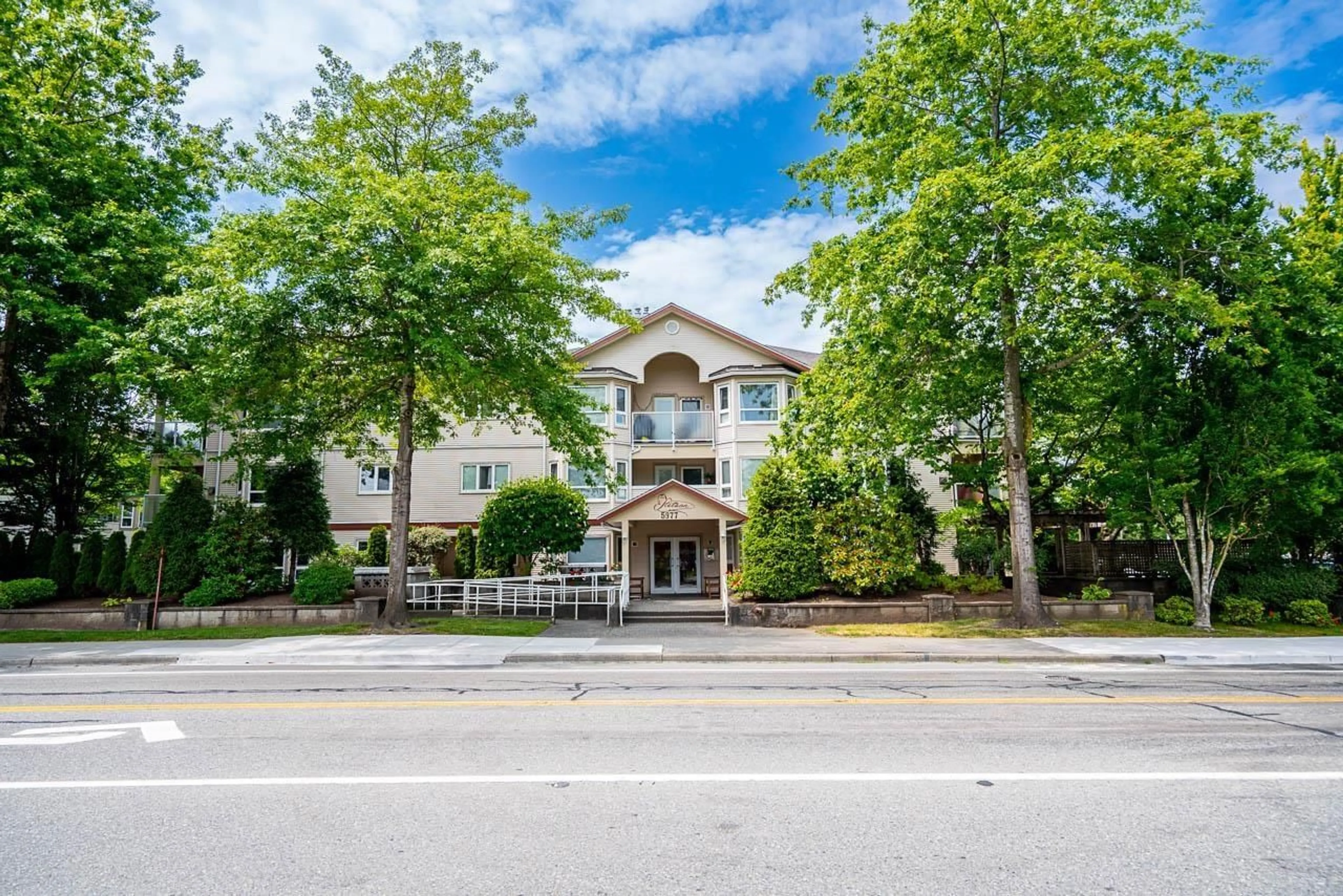 Patio, unknown for 110 - 5977 177B, Surrey British Columbia V3S4J7
