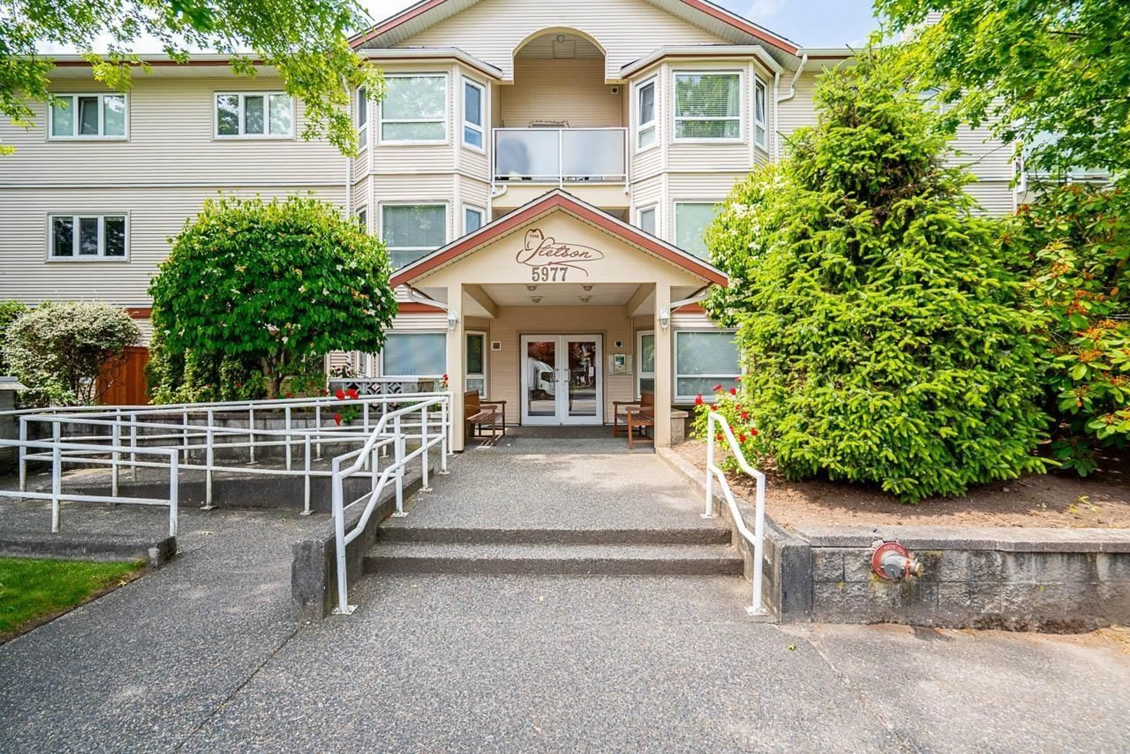 Indoor foyer for 110 - 5977 177B, Surrey British Columbia V3S4J7