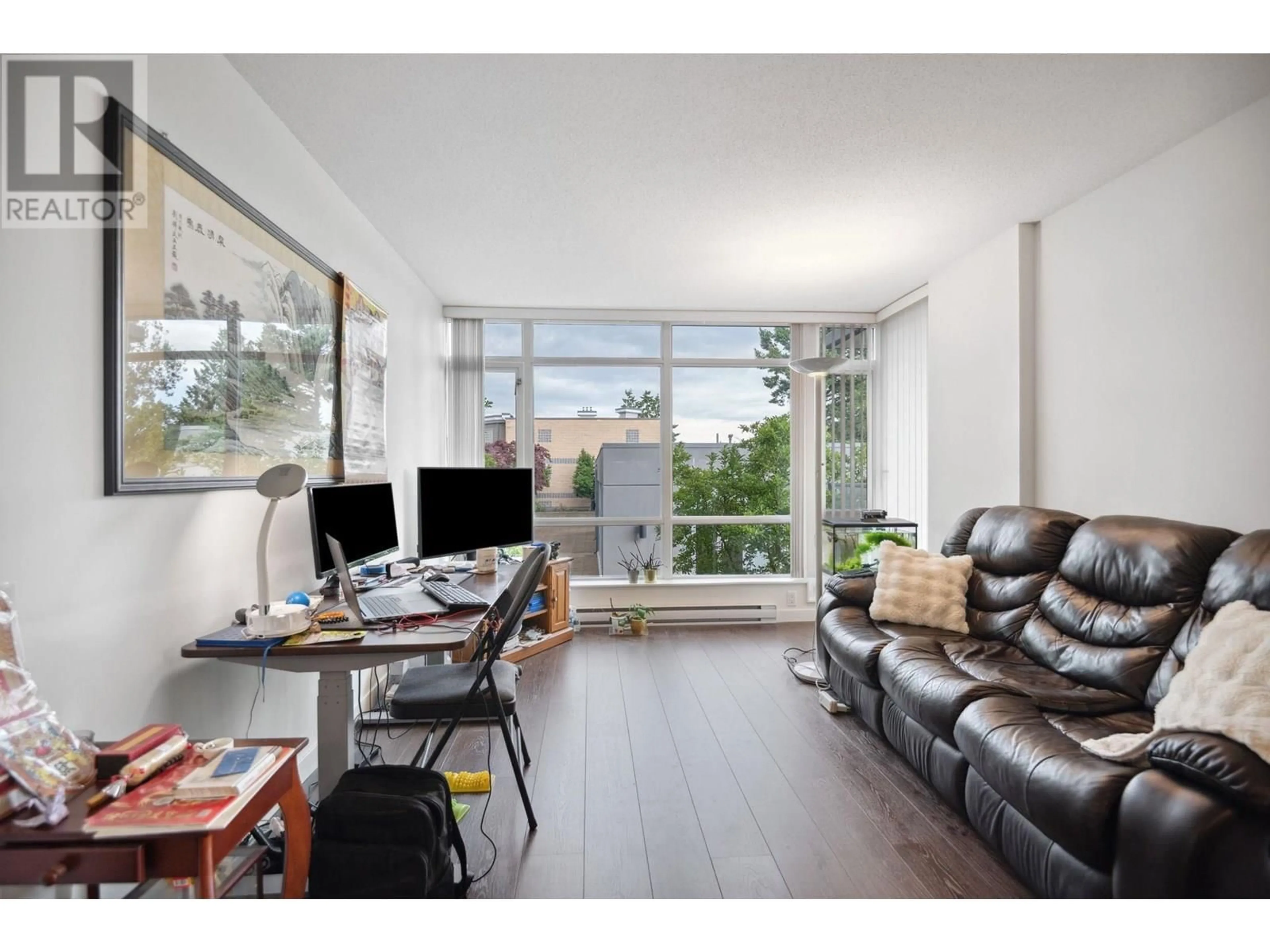 Living room with furniture, wood/laminate floor for 302 - 4818 ELDORADO MEWS, Vancouver British Columbia V5R0B3