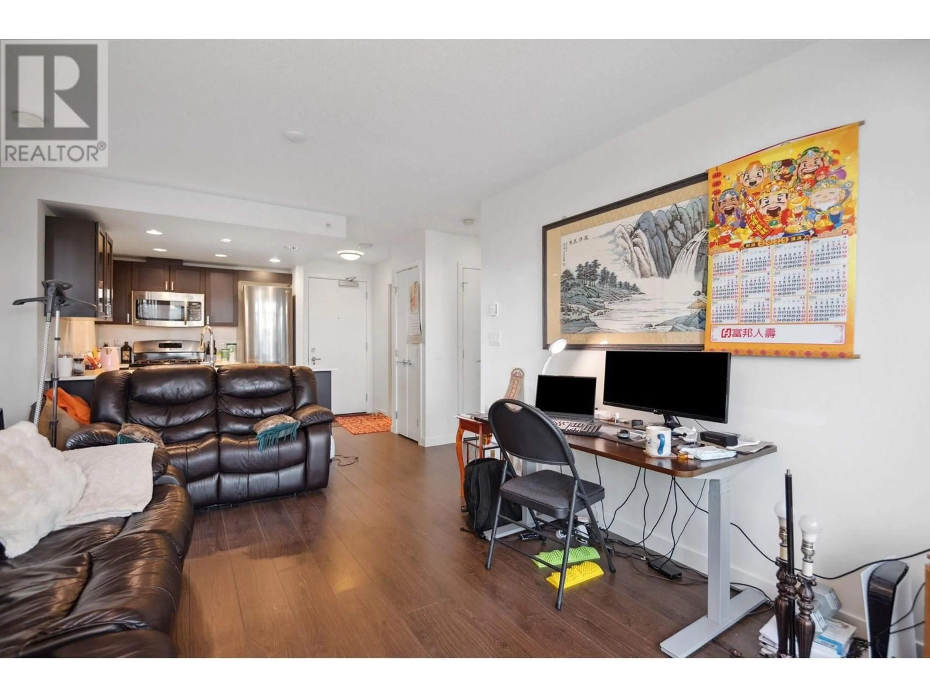 Living room with furniture, wood/laminate floor for 302 - 4818 ELDORADO MEWS, Vancouver British Columbia V5R0B3