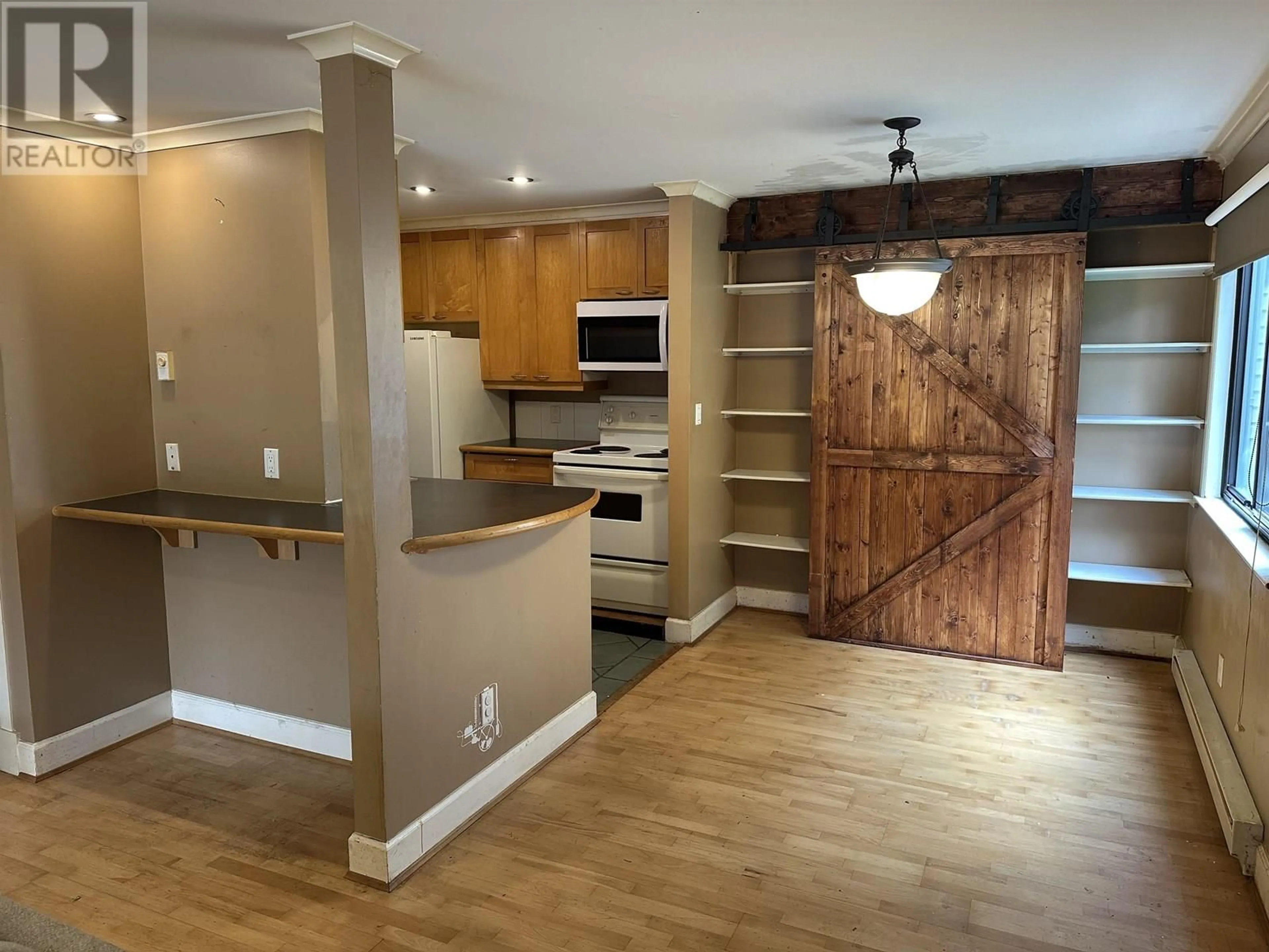 Open concept kitchen, wood/laminate floor for 11722 KINGSBRIDGE DRIVE, Richmond British Columbia V7A4S1