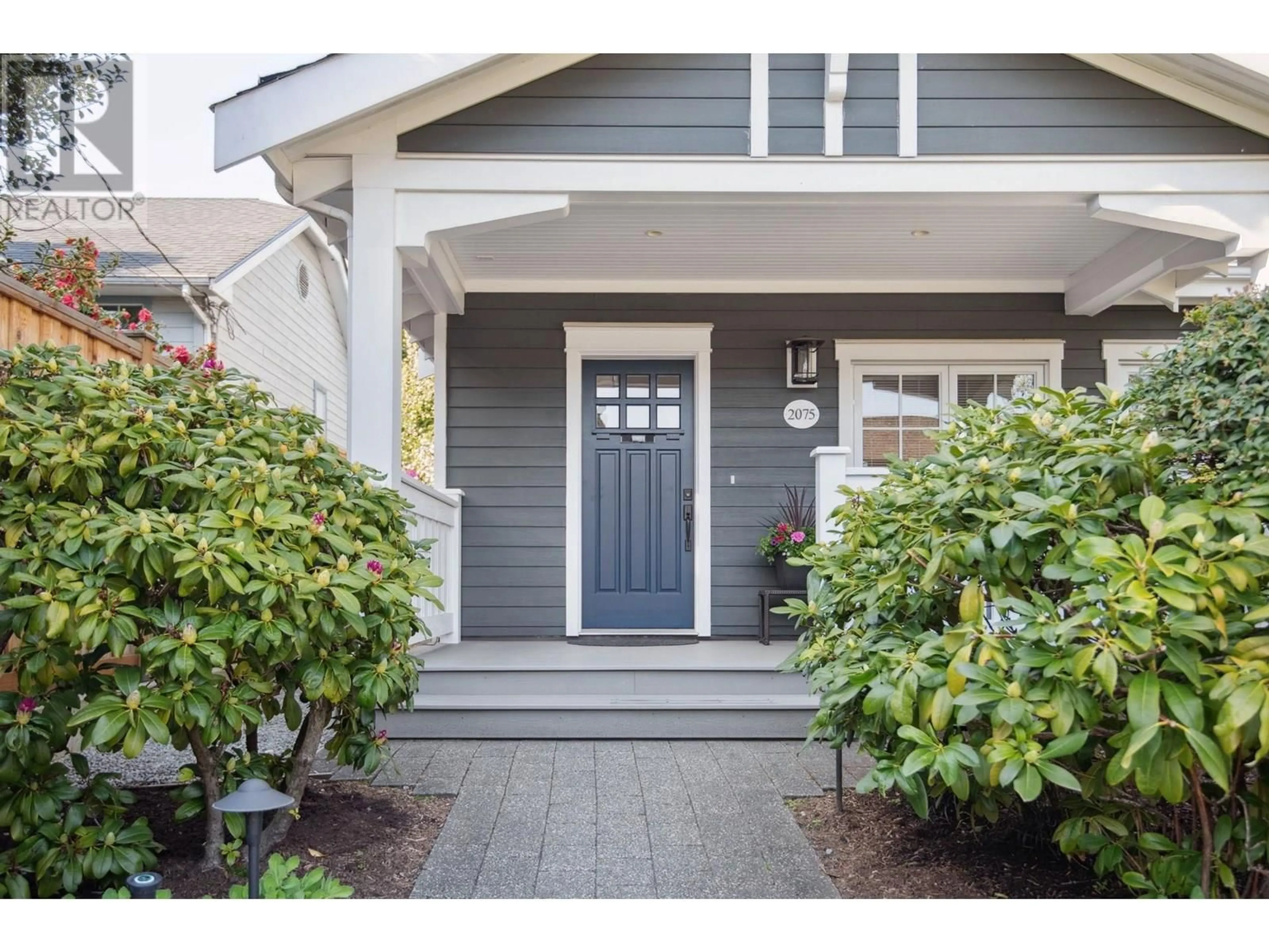 Home with vinyl exterior material, street for 2075 ESQUIMALT AVENUE, West Vancouver British Columbia V7V1S3