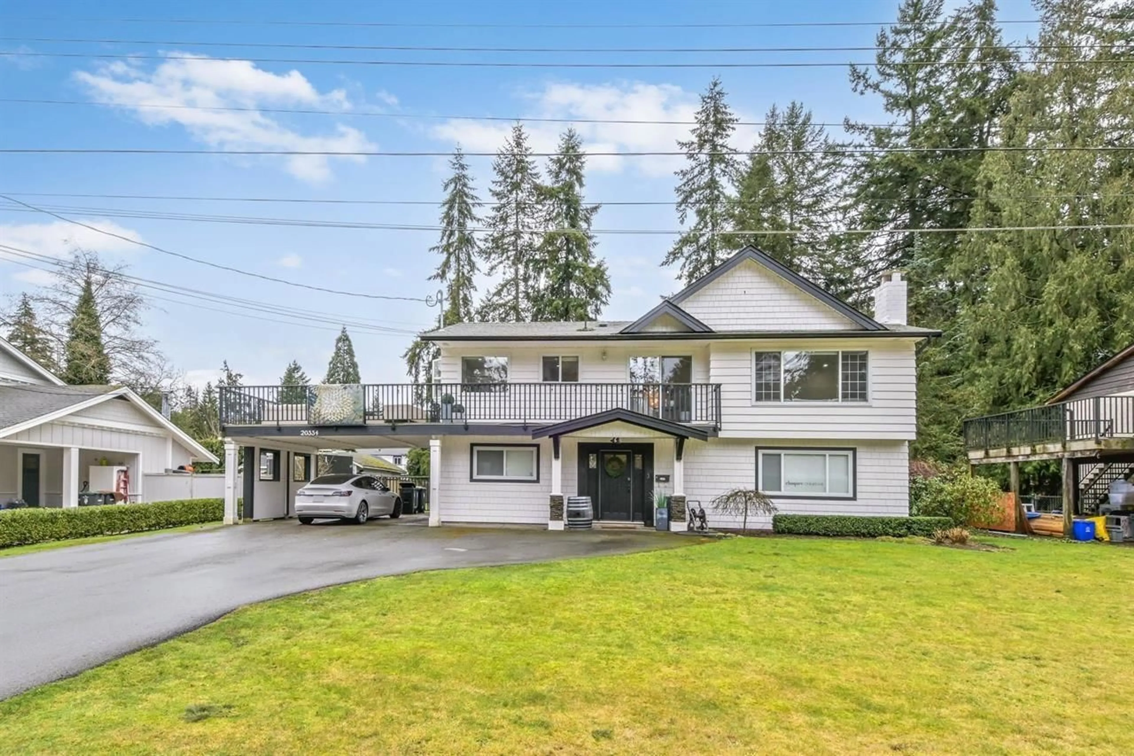 A pic from outside/outdoor area/front of a property/back of a property/a pic from drone, mountain view for 20334 38A, Langley British Columbia V3A5M3