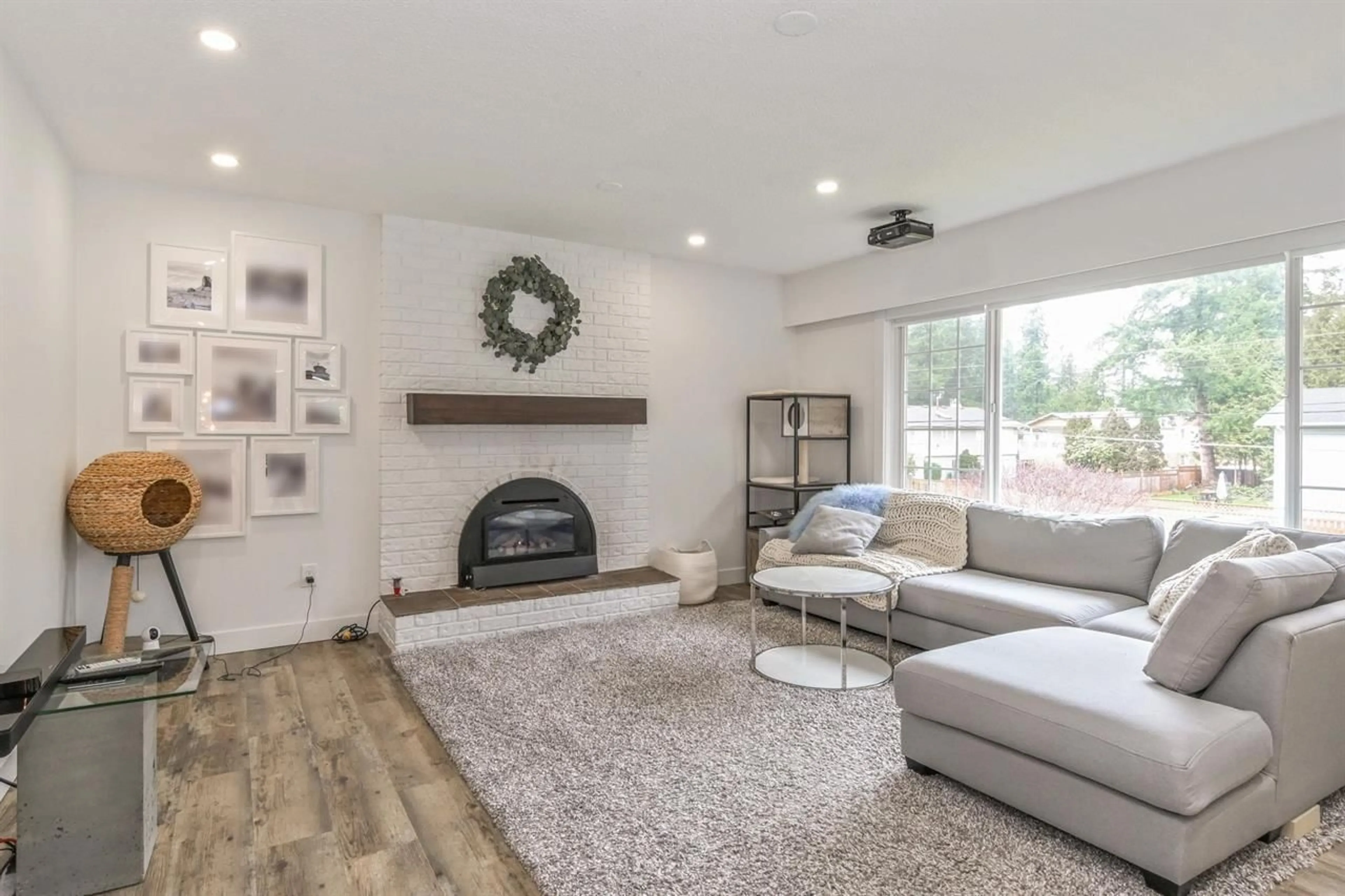 Living room with furniture, unknown for 20334 38A, Langley British Columbia V3A5M3