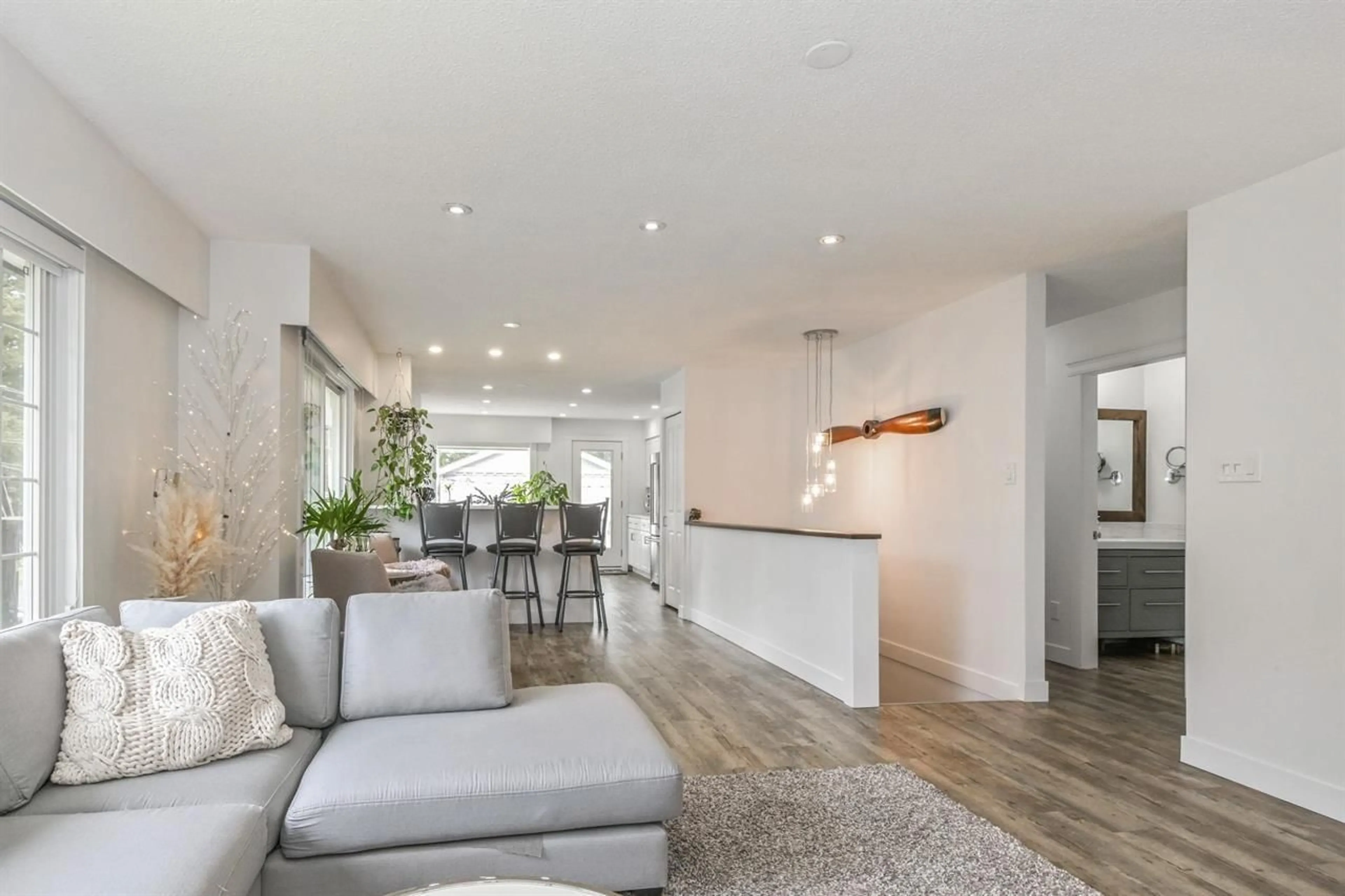 Open concept kitchen, unknown for 20334 38A, Langley British Columbia V3A5M3