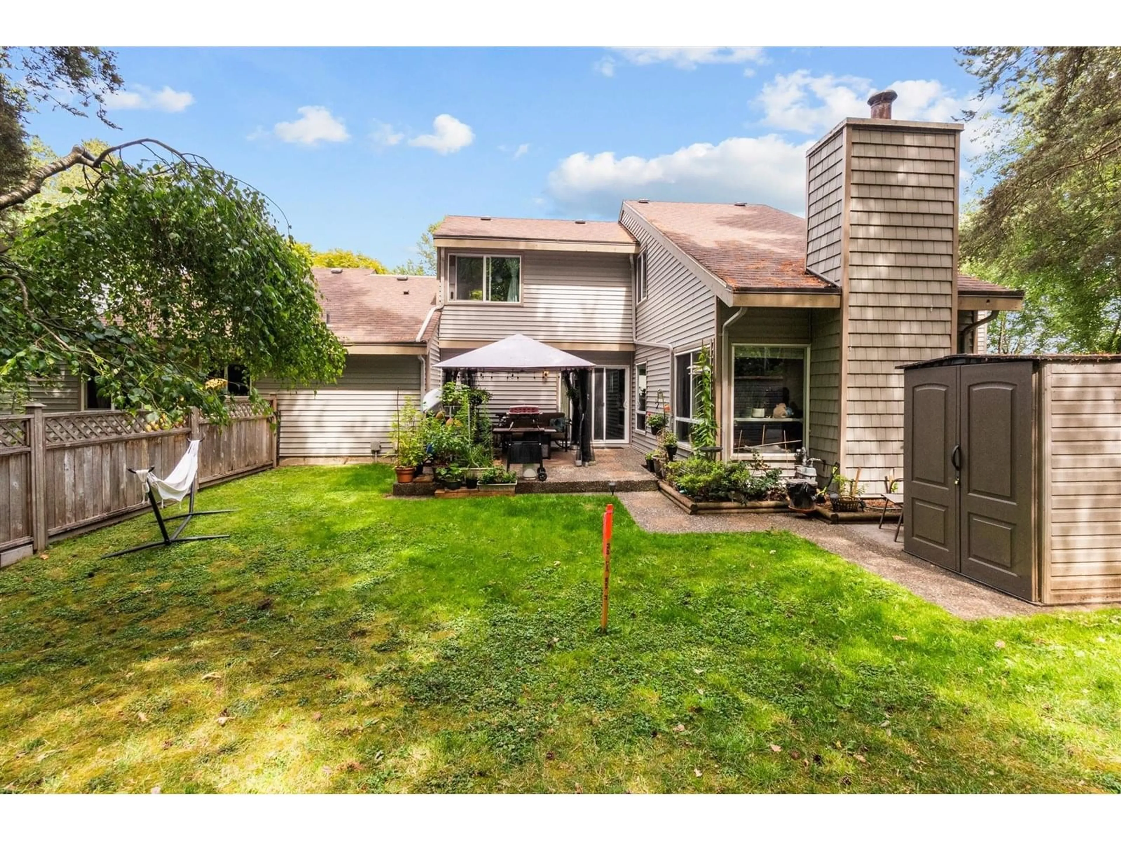 A pic from outside/outdoor area/front of a property/back of a property/a pic from drone, street for 6217 GREENSIDE EAST, Surrey British Columbia V3S5M8