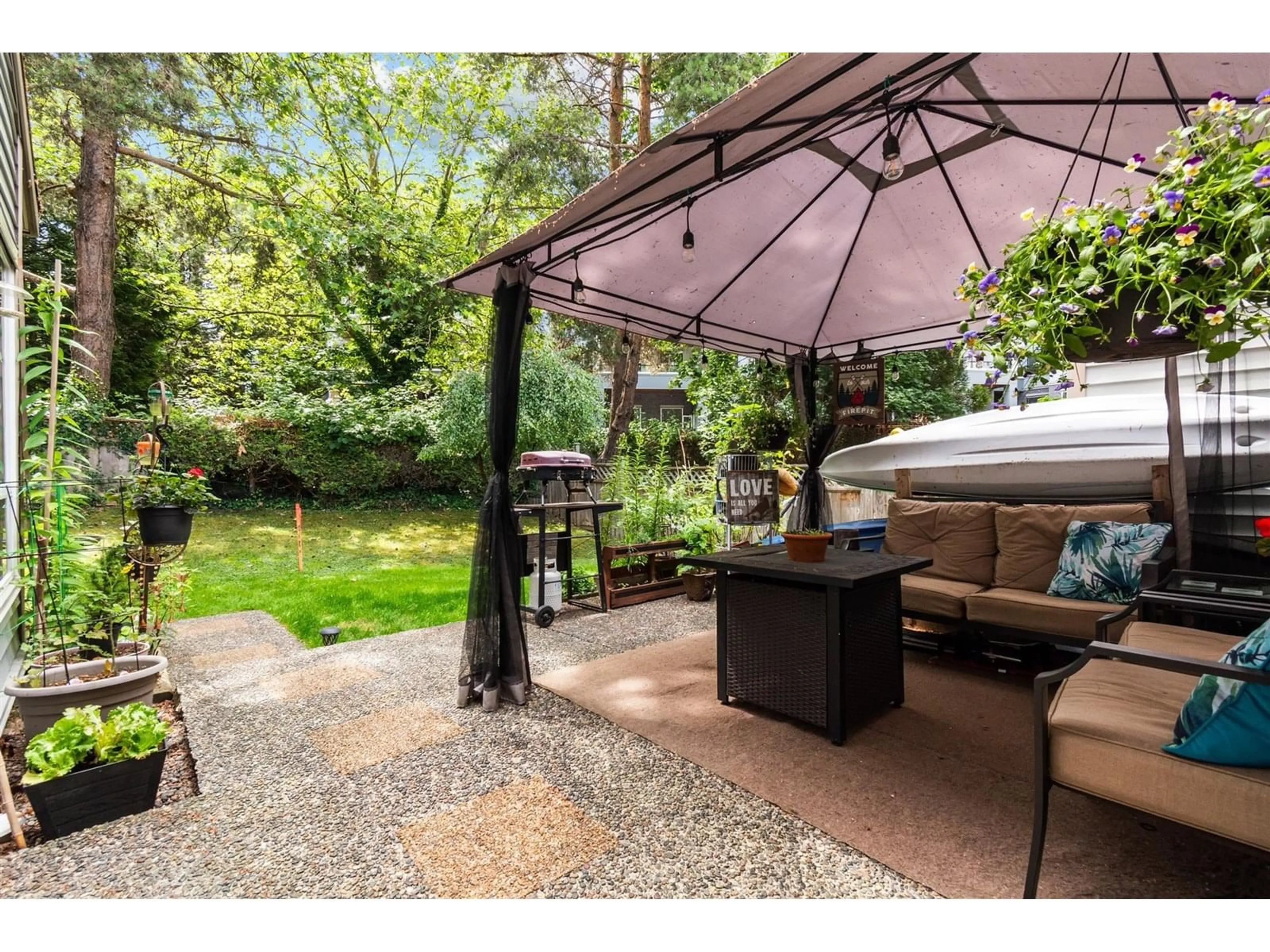 Patio, street for 6217 GREENSIDE EAST, Surrey British Columbia V3S5M8