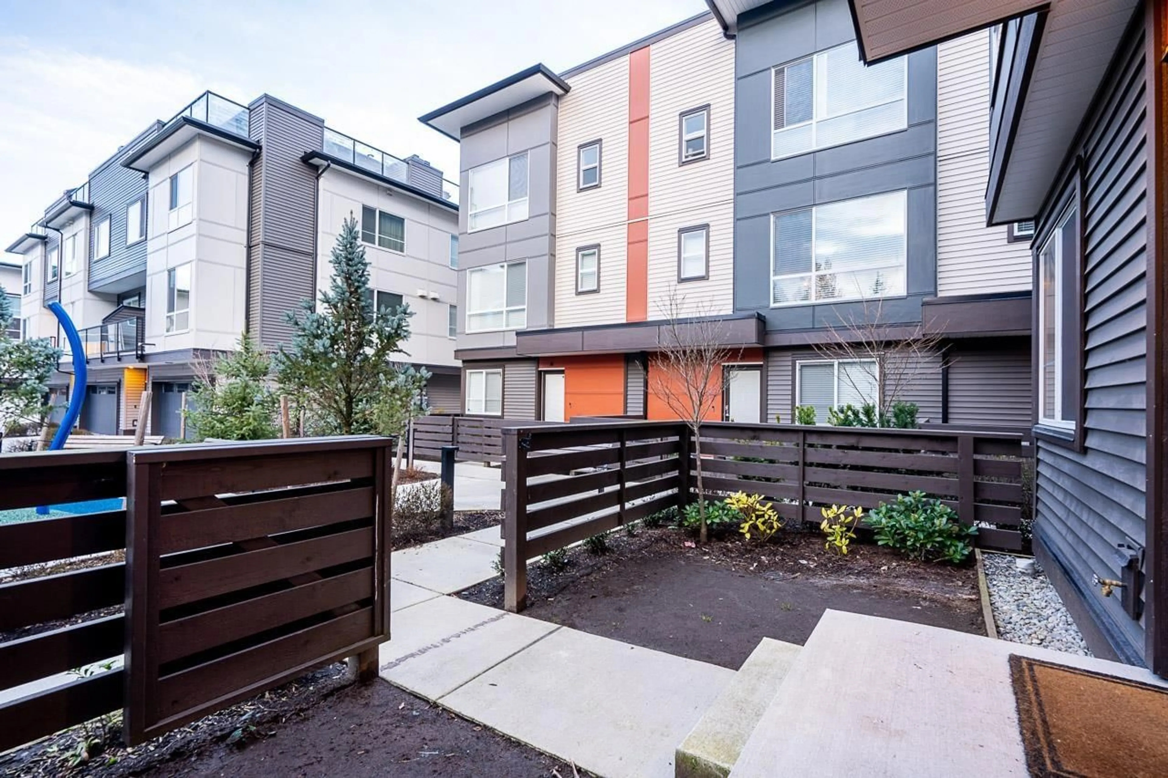 Patio, street for 48 - 7288 188, Surrey British Columbia V4N6W3