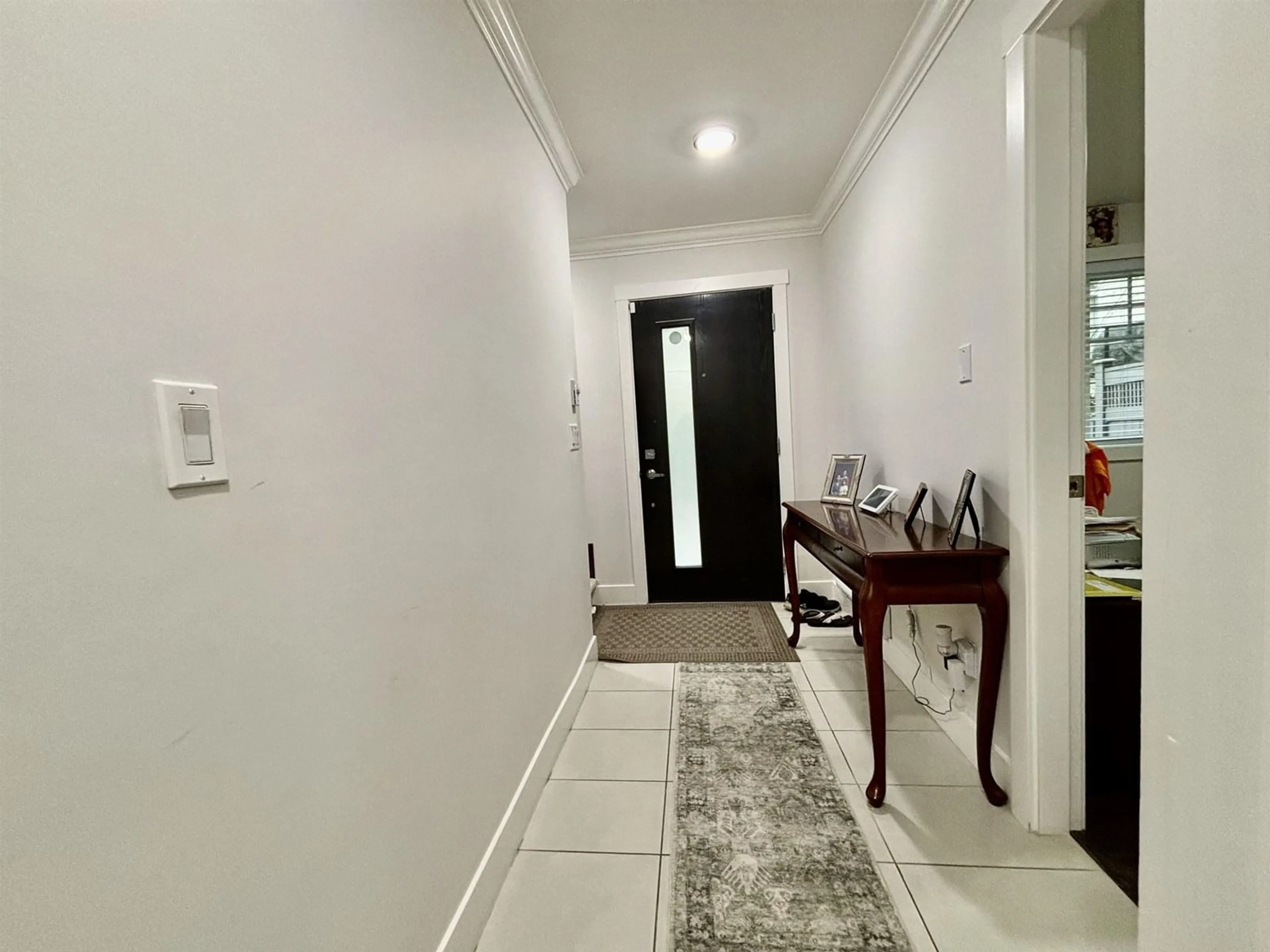 Indoor foyer for 43 - 13898 64, Surrey British Columbia V3W1L6