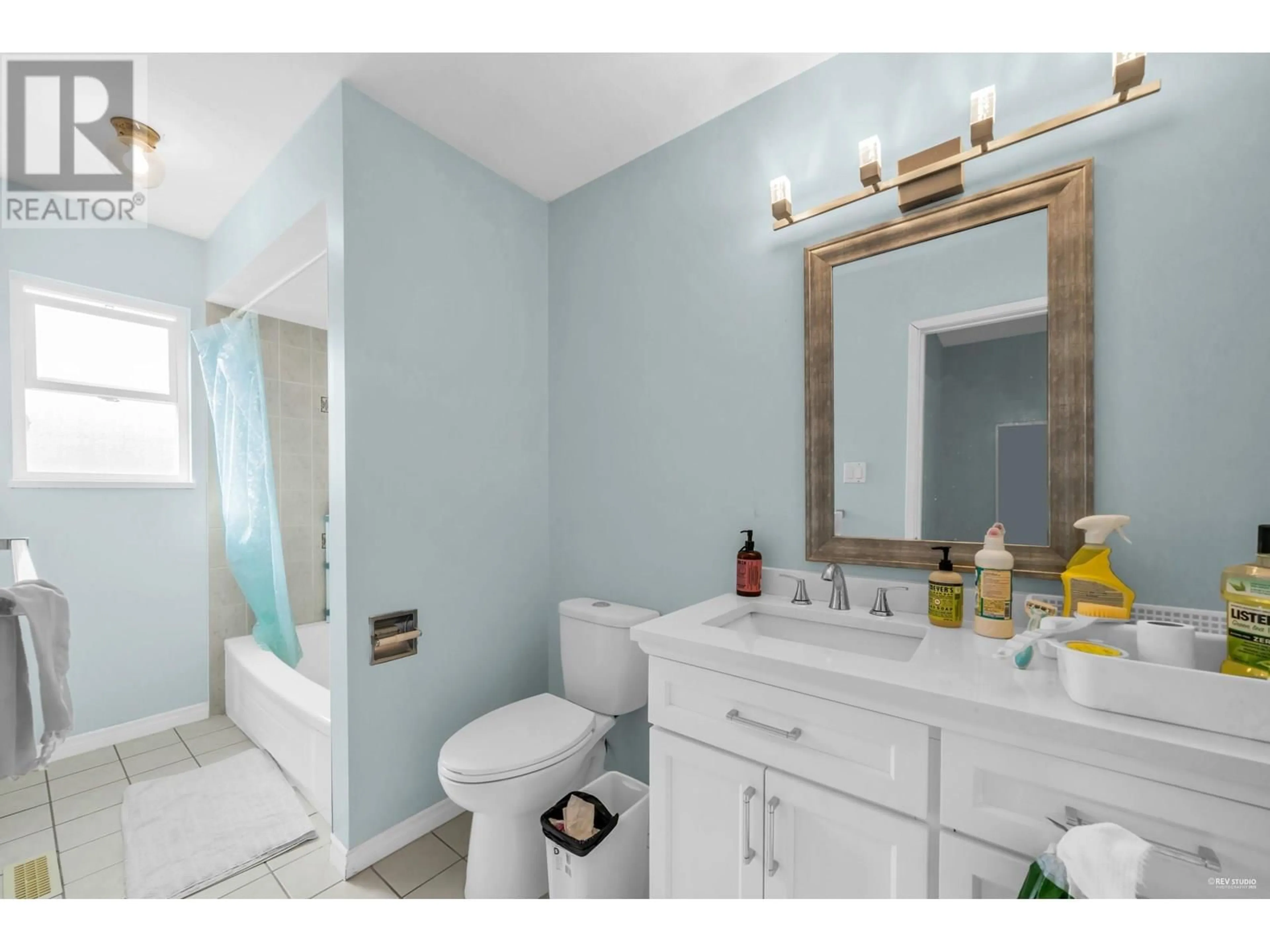 Standard bathroom, ceramic/tile floor for 4631 DALLYN ROAD, Richmond British Columbia V6X2Y3