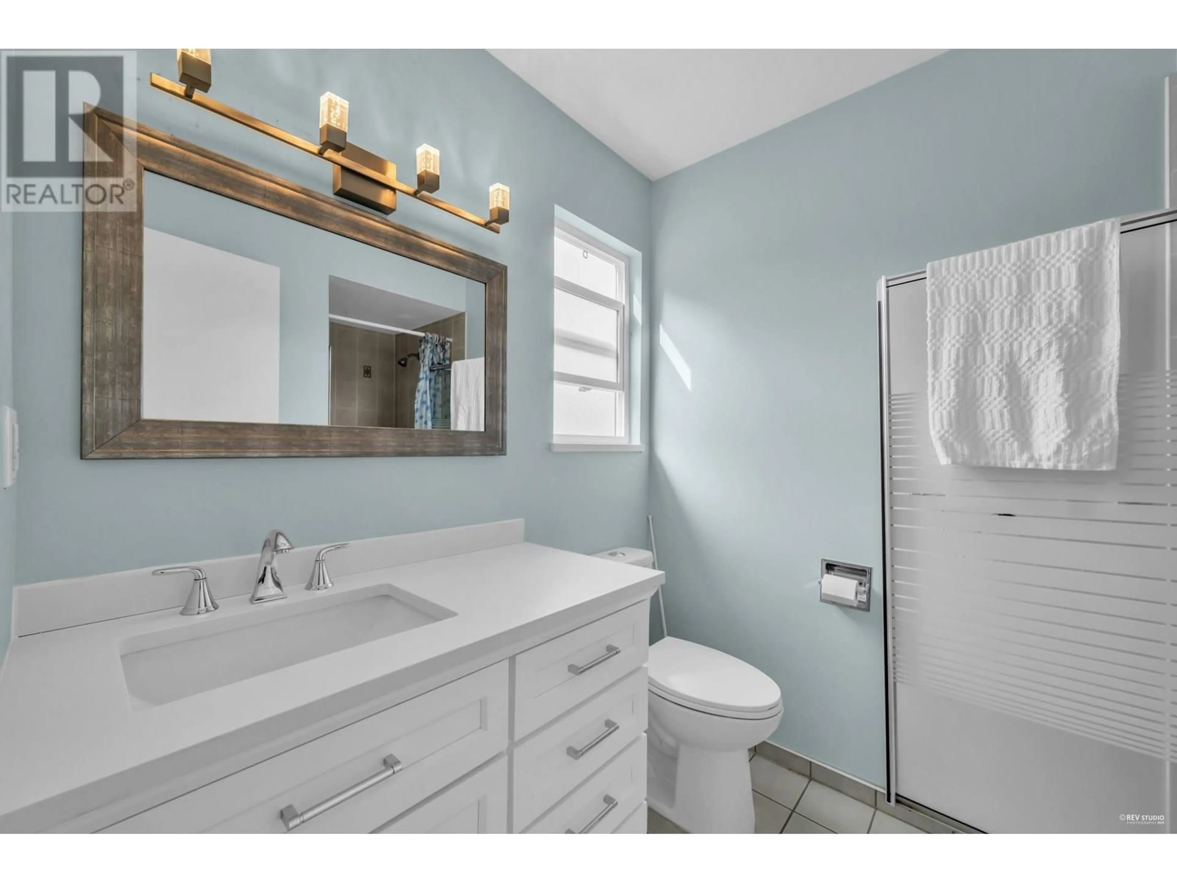 Standard bathroom, ceramic/tile floor for 4631 DALLYN ROAD, Richmond British Columbia V6X2Y3
