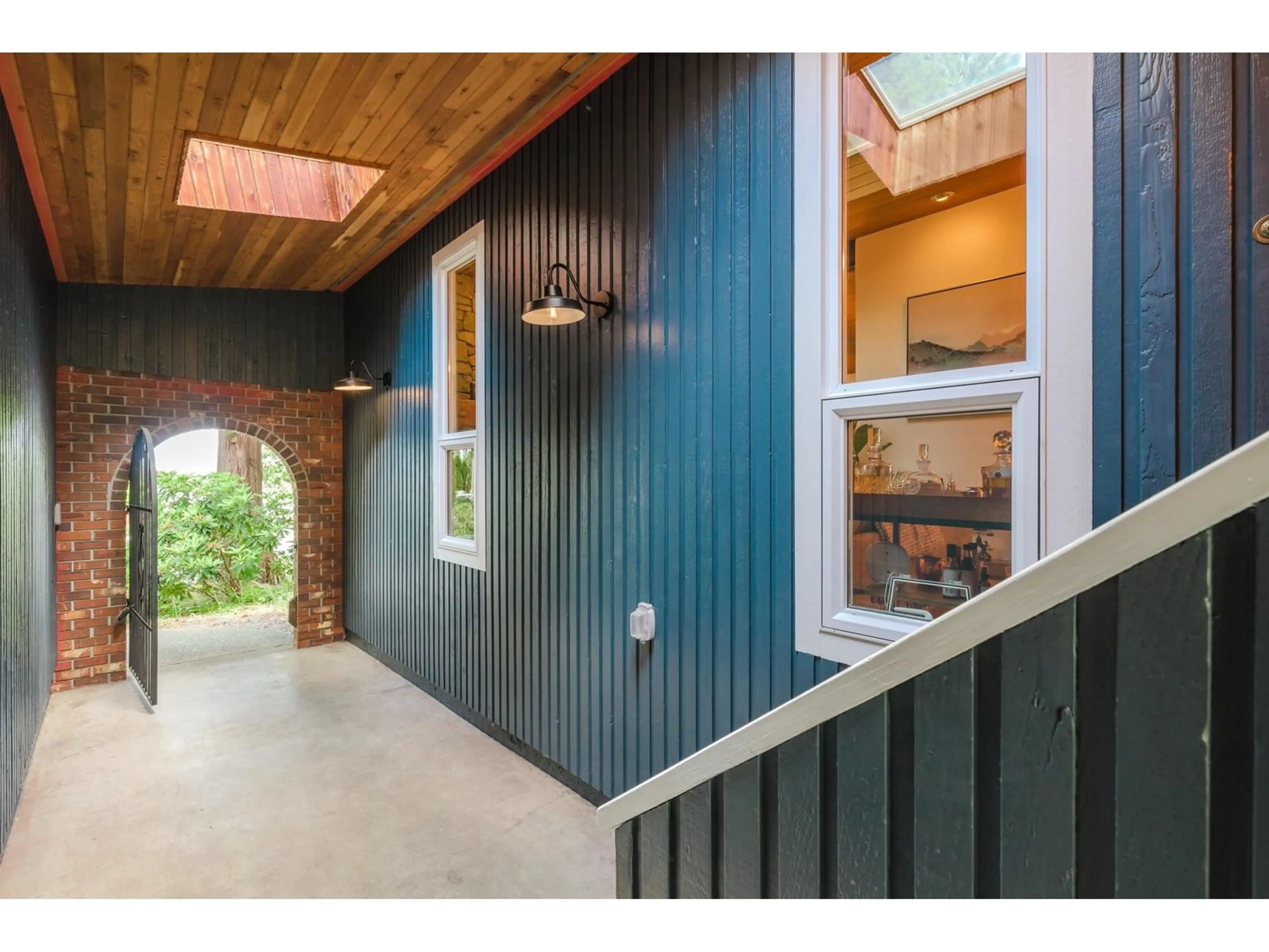 Indoor entryway for 9061 COLLINGS, Delta British Columbia V4C7G1