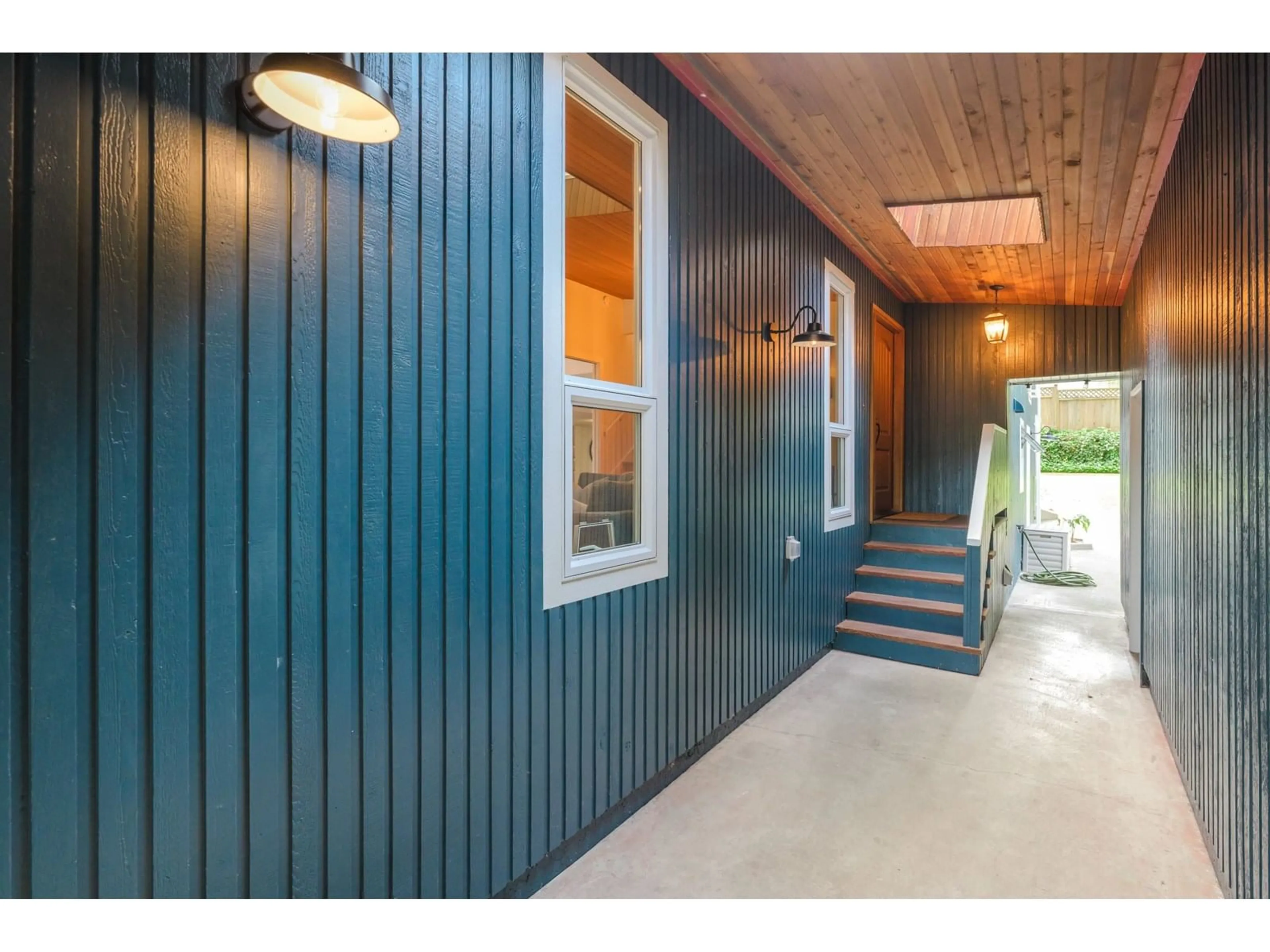 Indoor entryway for 9061 COLLINGS, Delta British Columbia V4C7G1