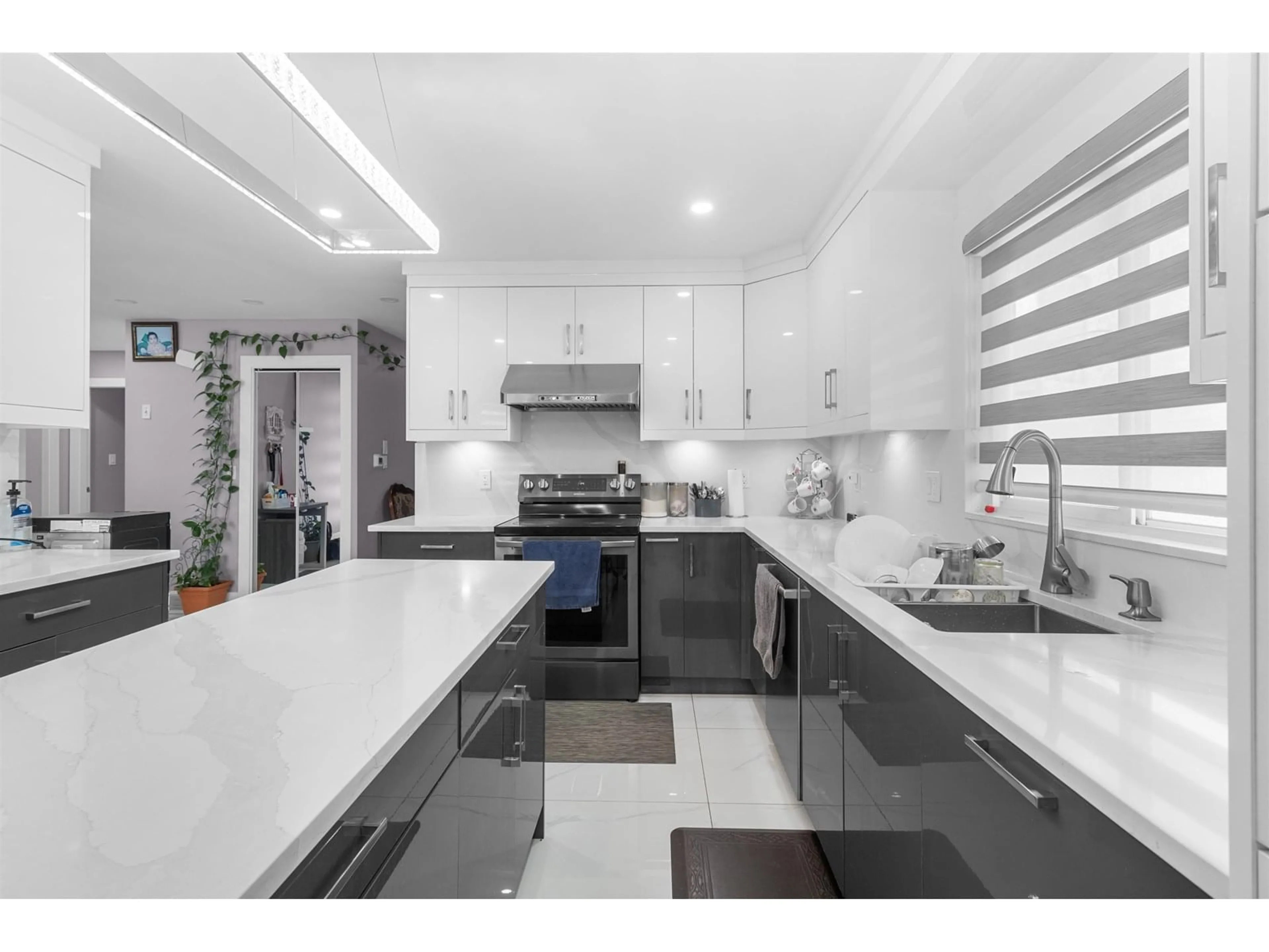 Contemporary kitchen, ceramic/tile floor for 7068 129A, Surrey British Columbia V3W2V7