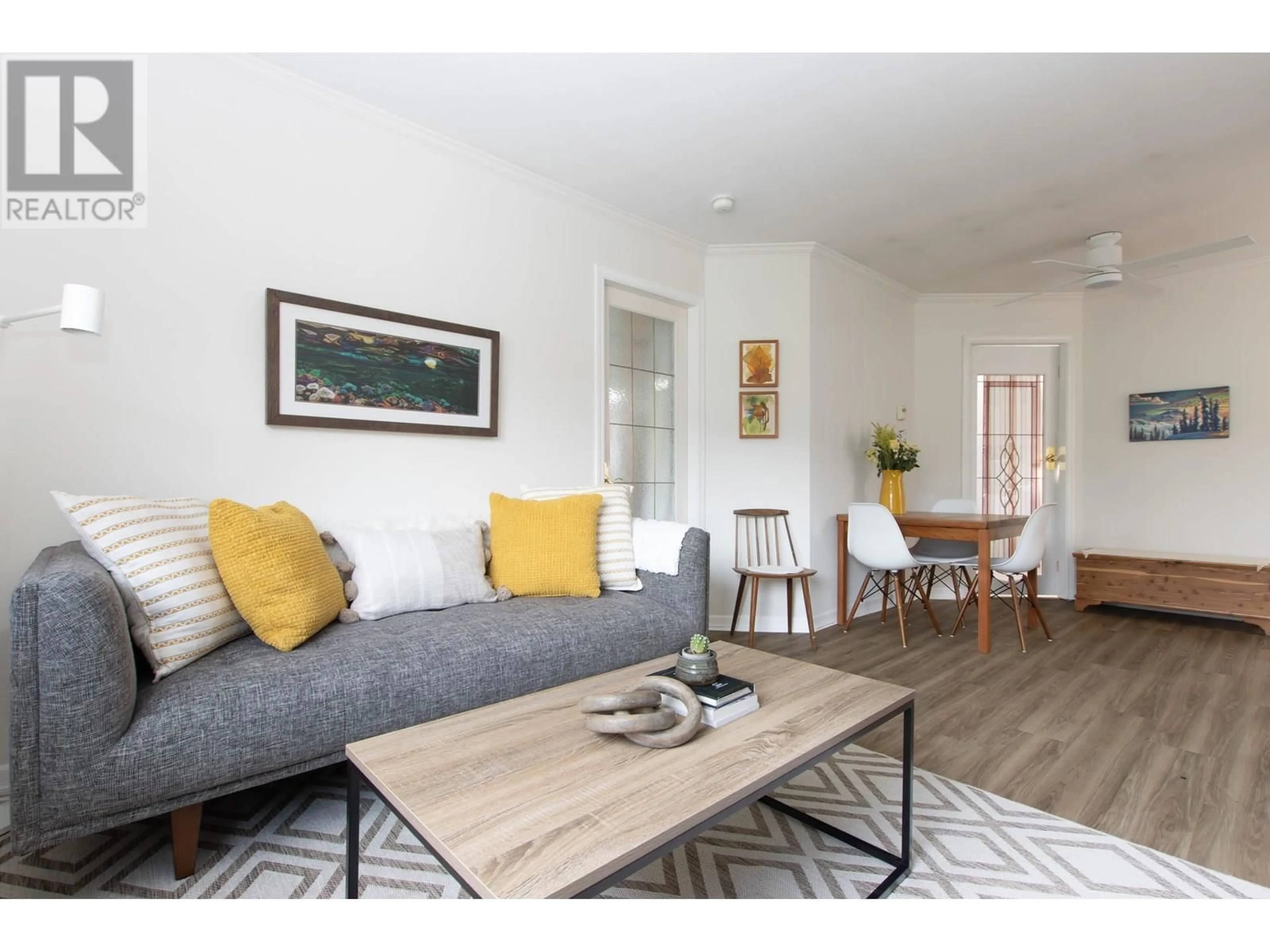 Living room with furniture, wood/laminate floor for D308 - 40160 WILLOW CRESCENT, Squamish British Columbia V8B0M2