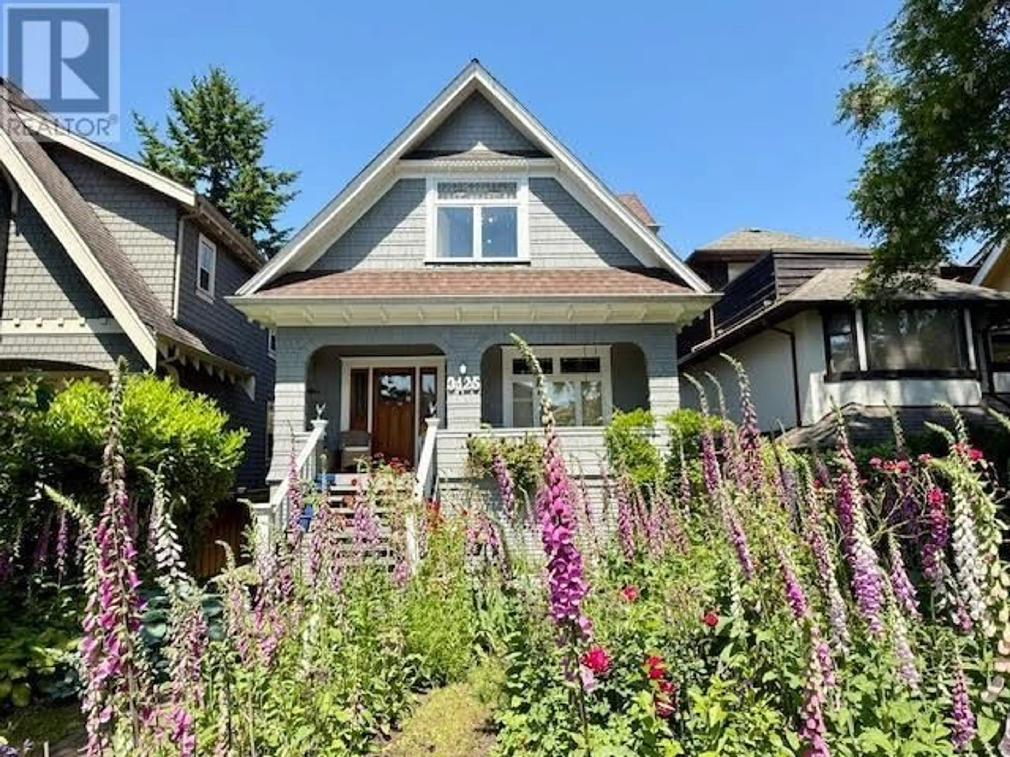 Home with vinyl exterior material, street for 3125 3RD AVENUE, Vancouver British Columbia V6K1N2