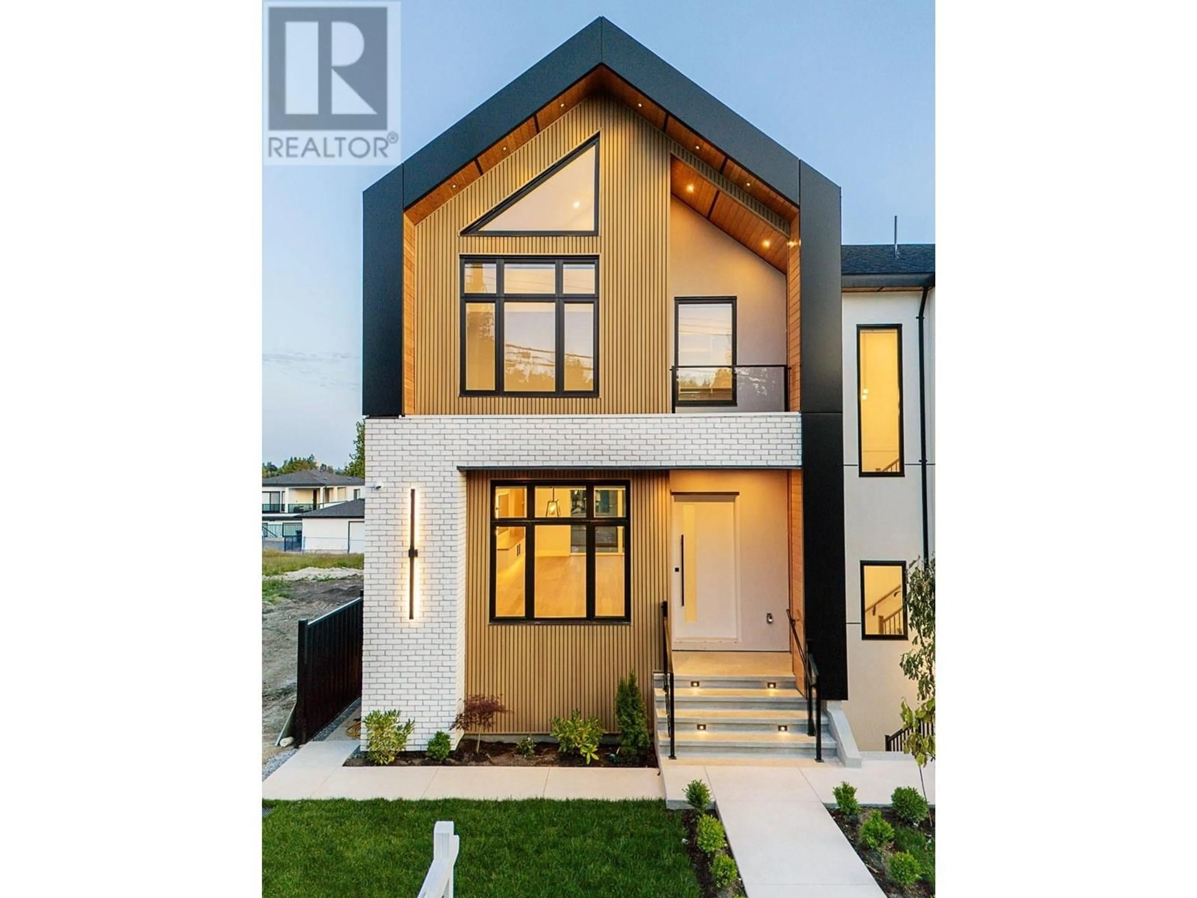 Home with vinyl exterior material, street for A - 5280 VENABLES STREET, Burnaby British Columbia V5B1Y1
