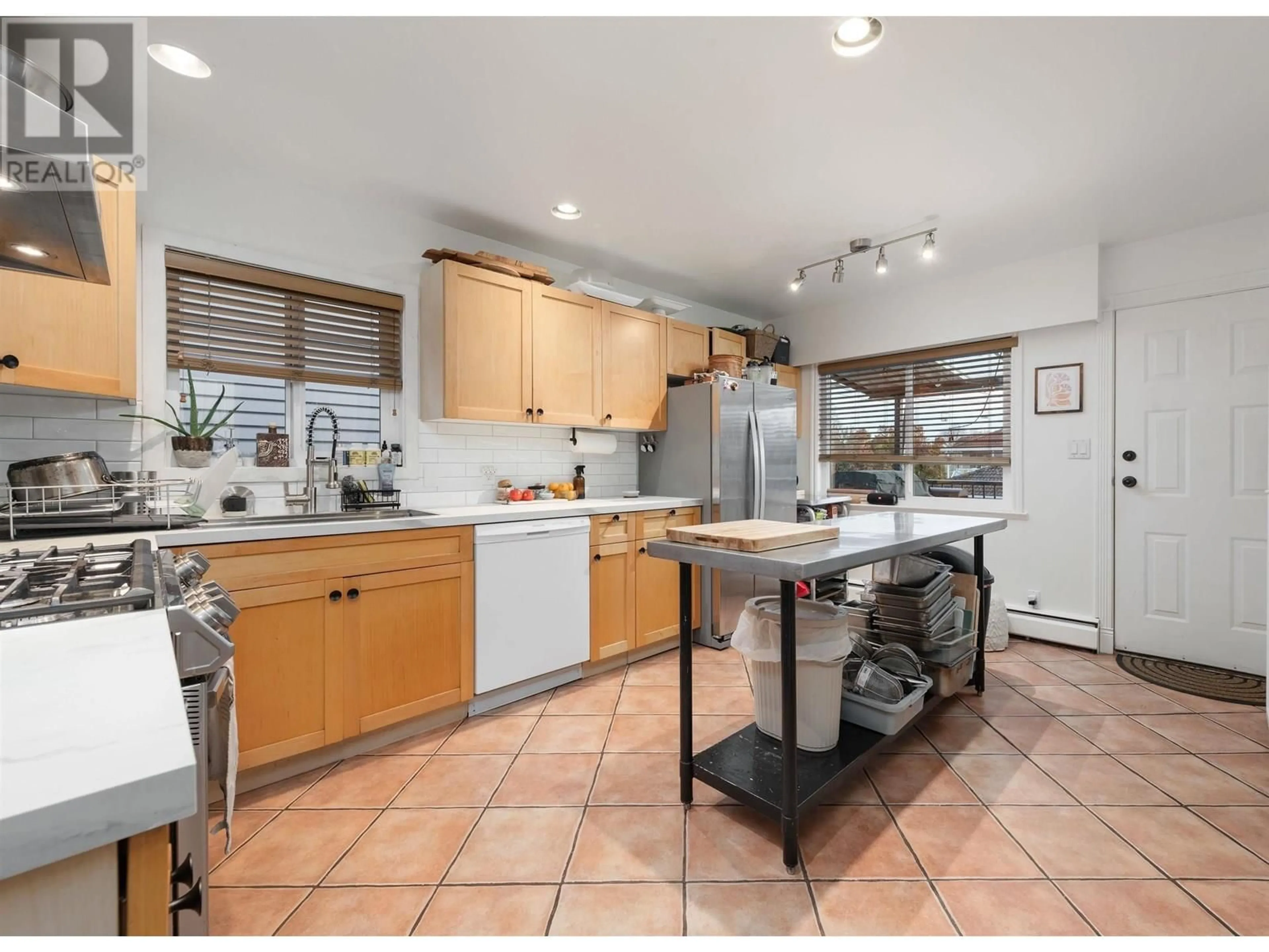 Standard kitchen, ceramic/tile floor for 2590 GEORGIA STREET, Vancouver British Columbia V5K2J7