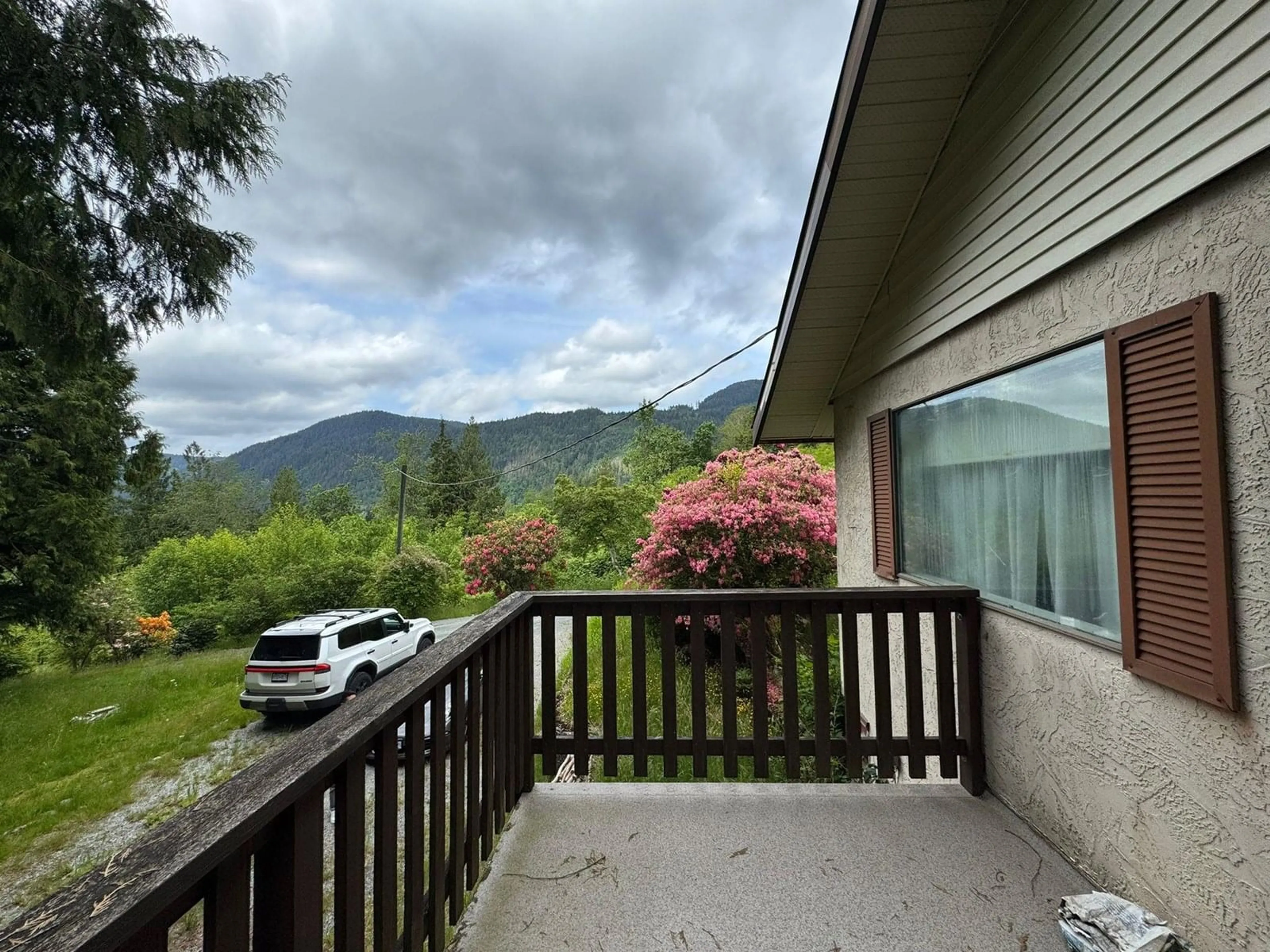 Balcony in the apartment, mountain view for 12408 SEUX, Mission British Columbia V2V4J1