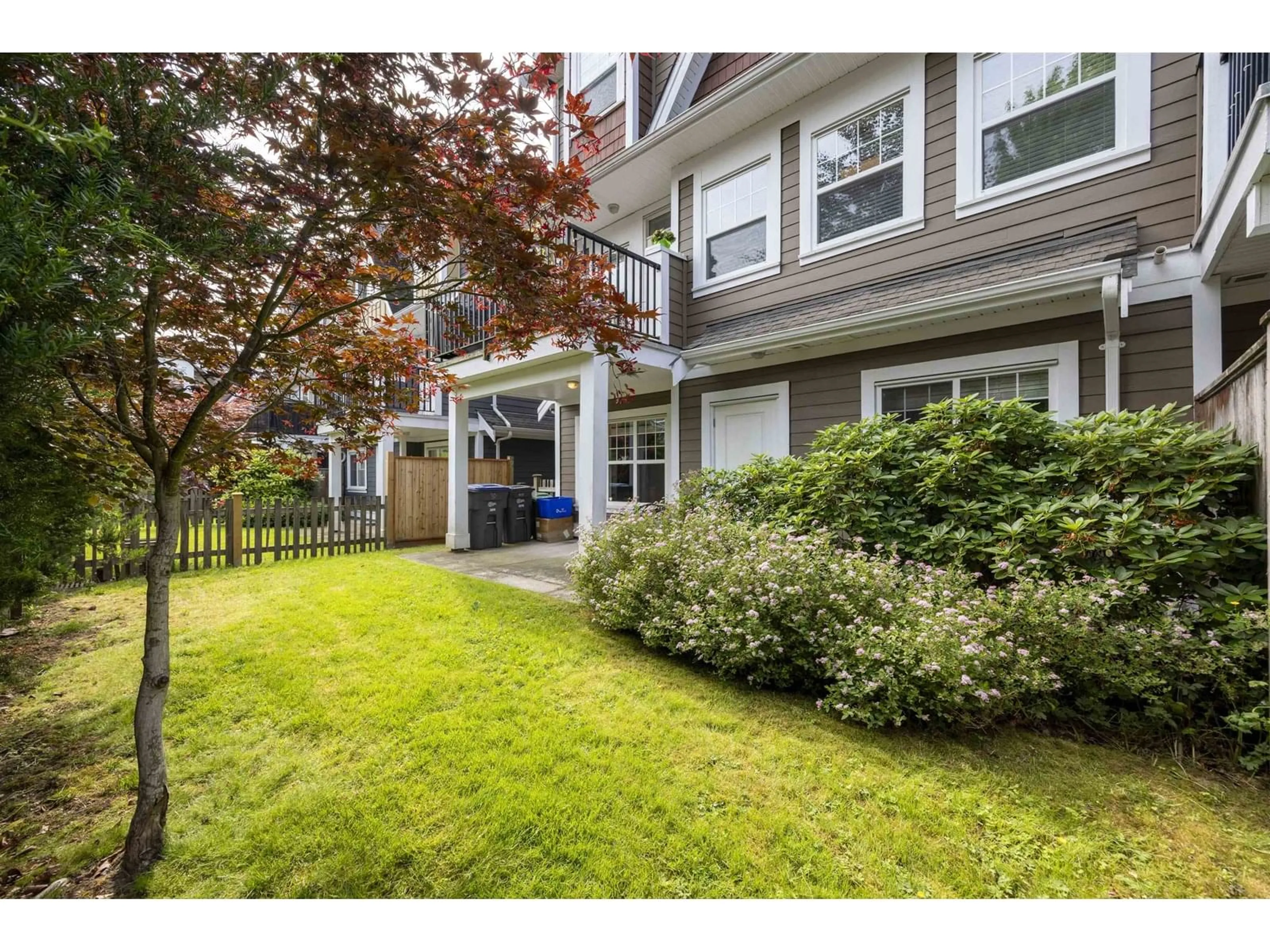 Patio, street for 30 - 15988 32, Surrey British Columbia V3Z2J4