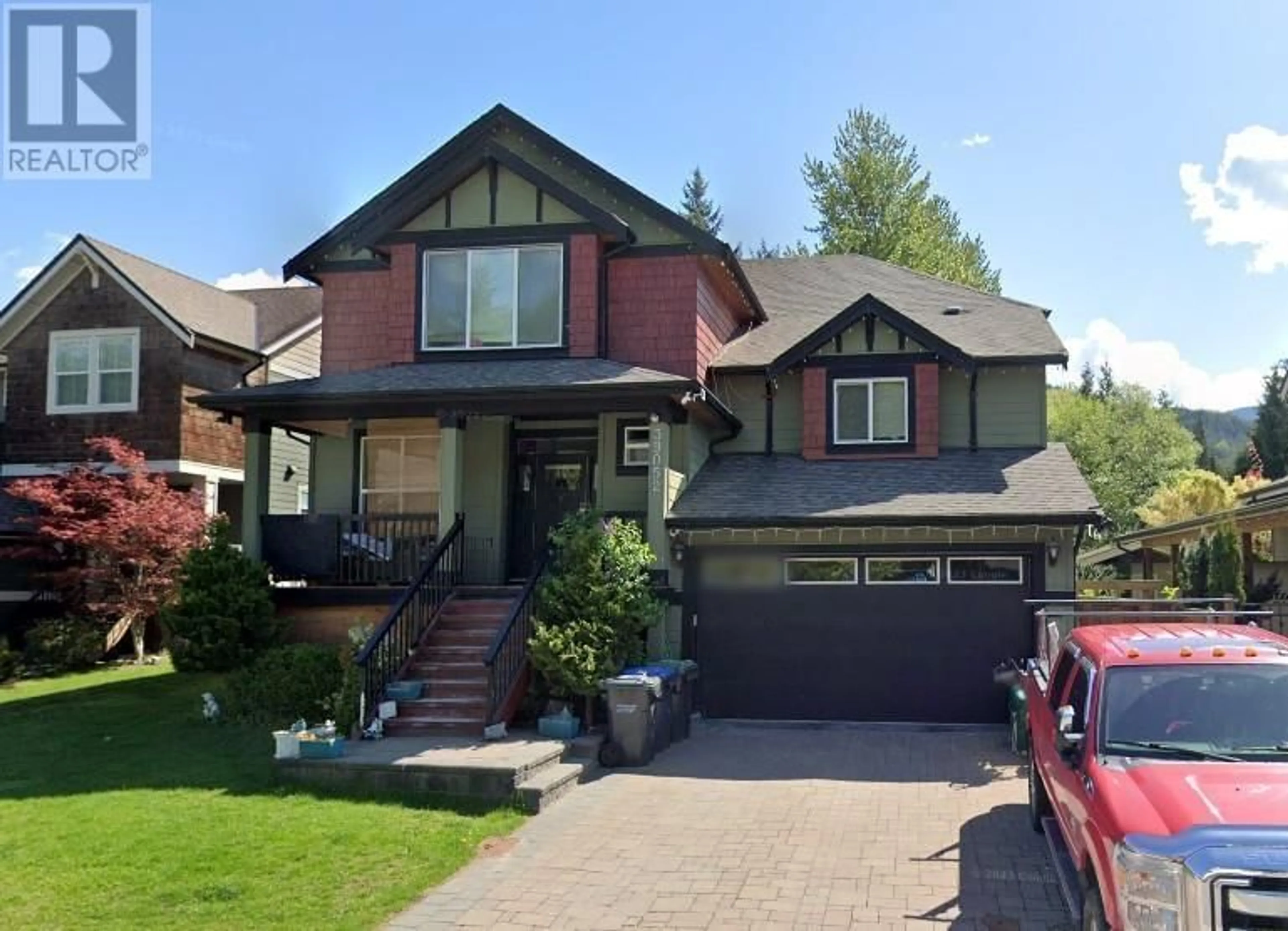 Home with vinyl exterior material, street for 39052 KINGFISHER ROAD, Squamish British Columbia V8B0S9